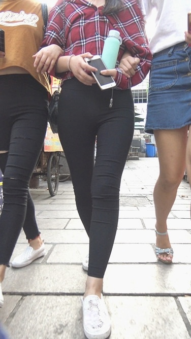 极品打底翘臀美眉[3.12G/MP4]