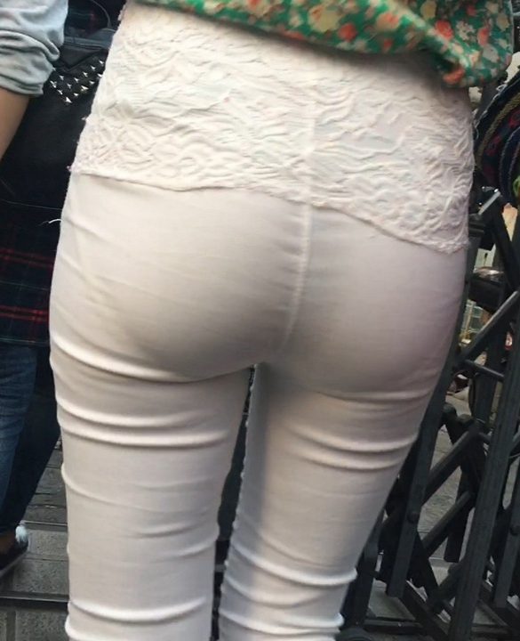 xinggan的白裤美眉极品翘屯内痕明显[857M/MOV]