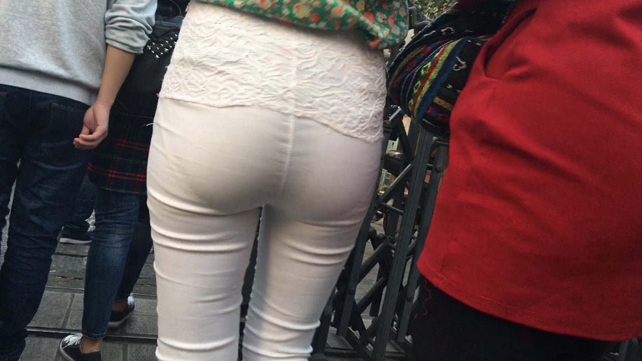 xinggan的白裤美眉极品翘屯内痕明显[857M/MOV]