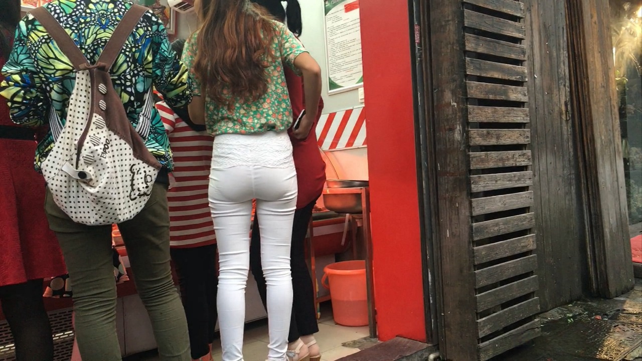 xinggan的白裤美眉极品翘屯内痕明显[857M/MOV]