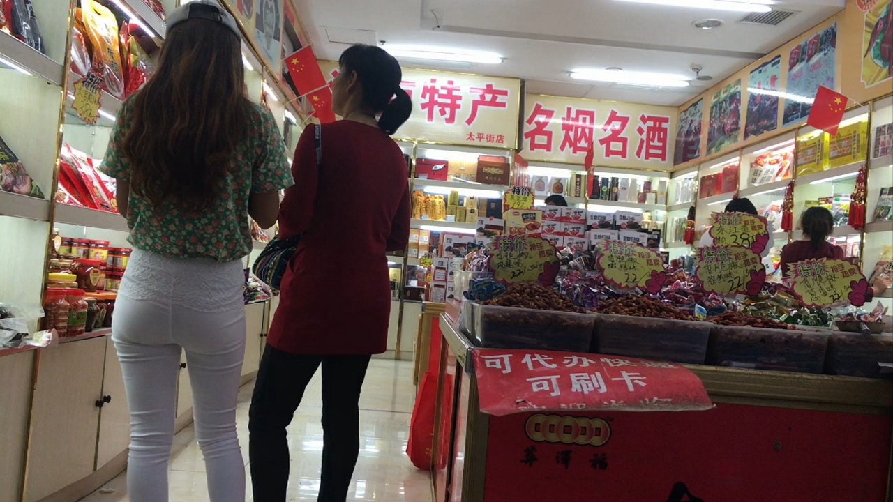 xinggan的白裤美眉极品翘屯内痕明显[857M/MOV]