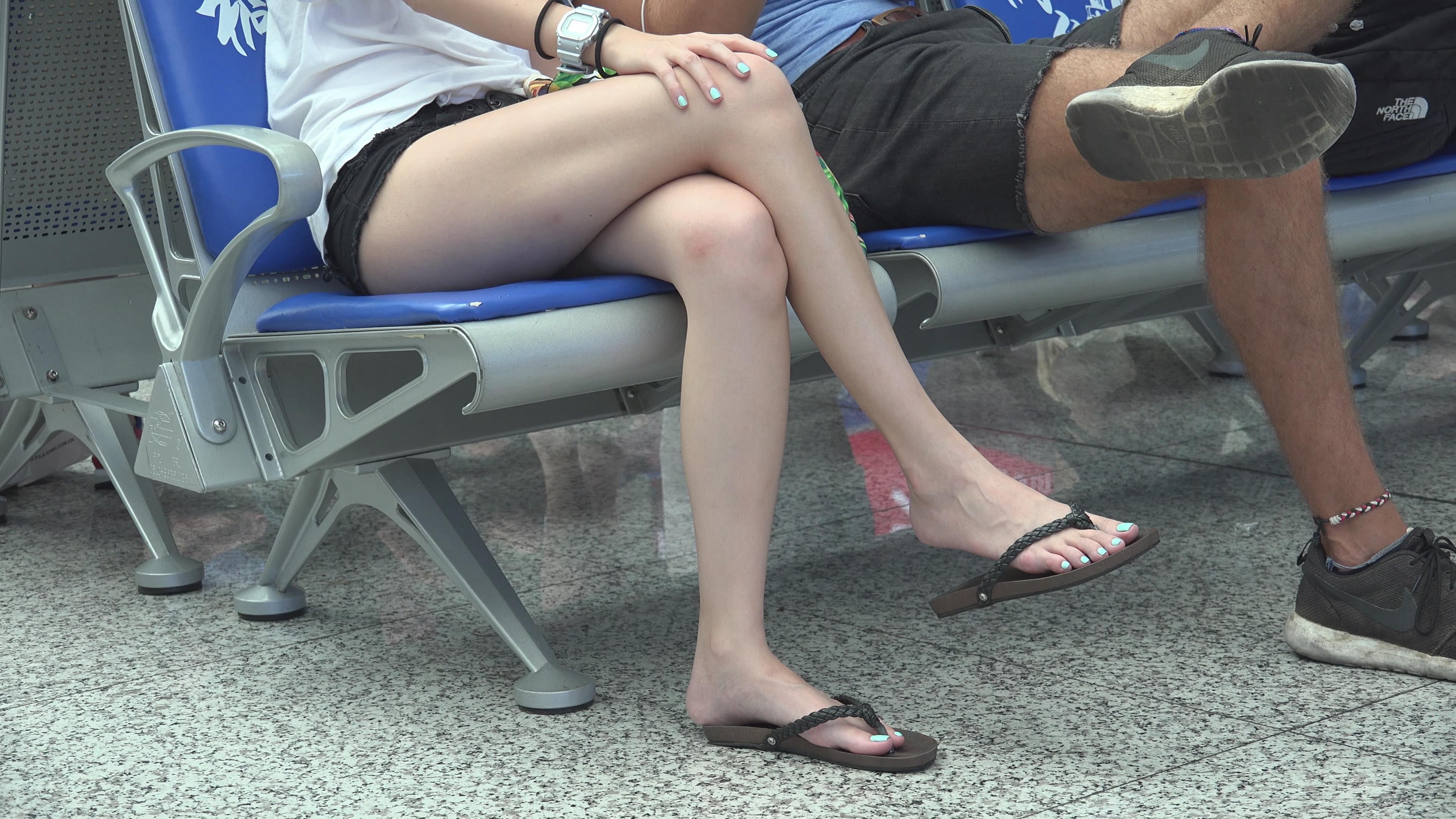 4K 白嫩玉足美腿小姐姐找了个老外男友