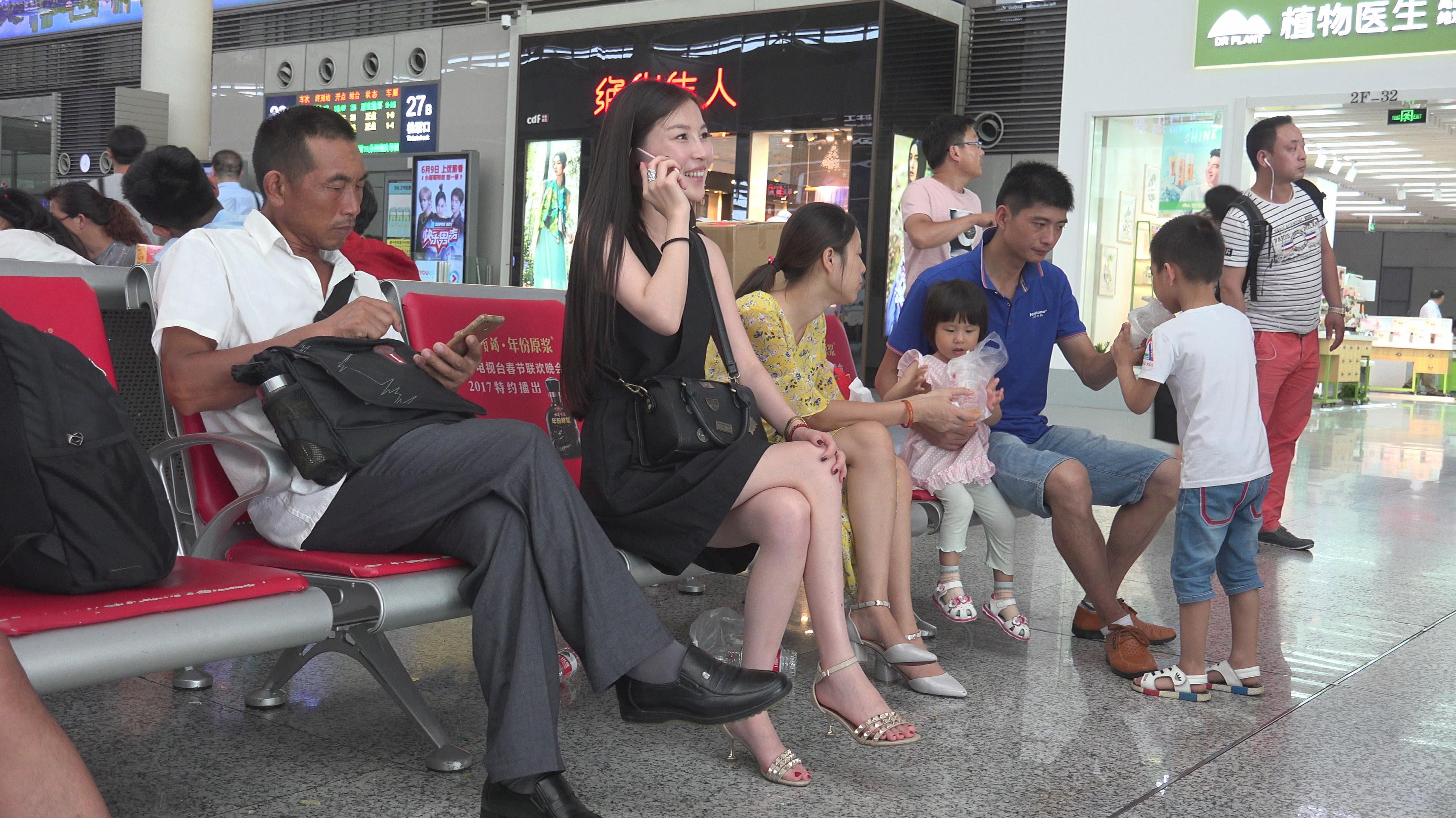 4K 黑色连衣裙凉高跟美足美女美若天仙