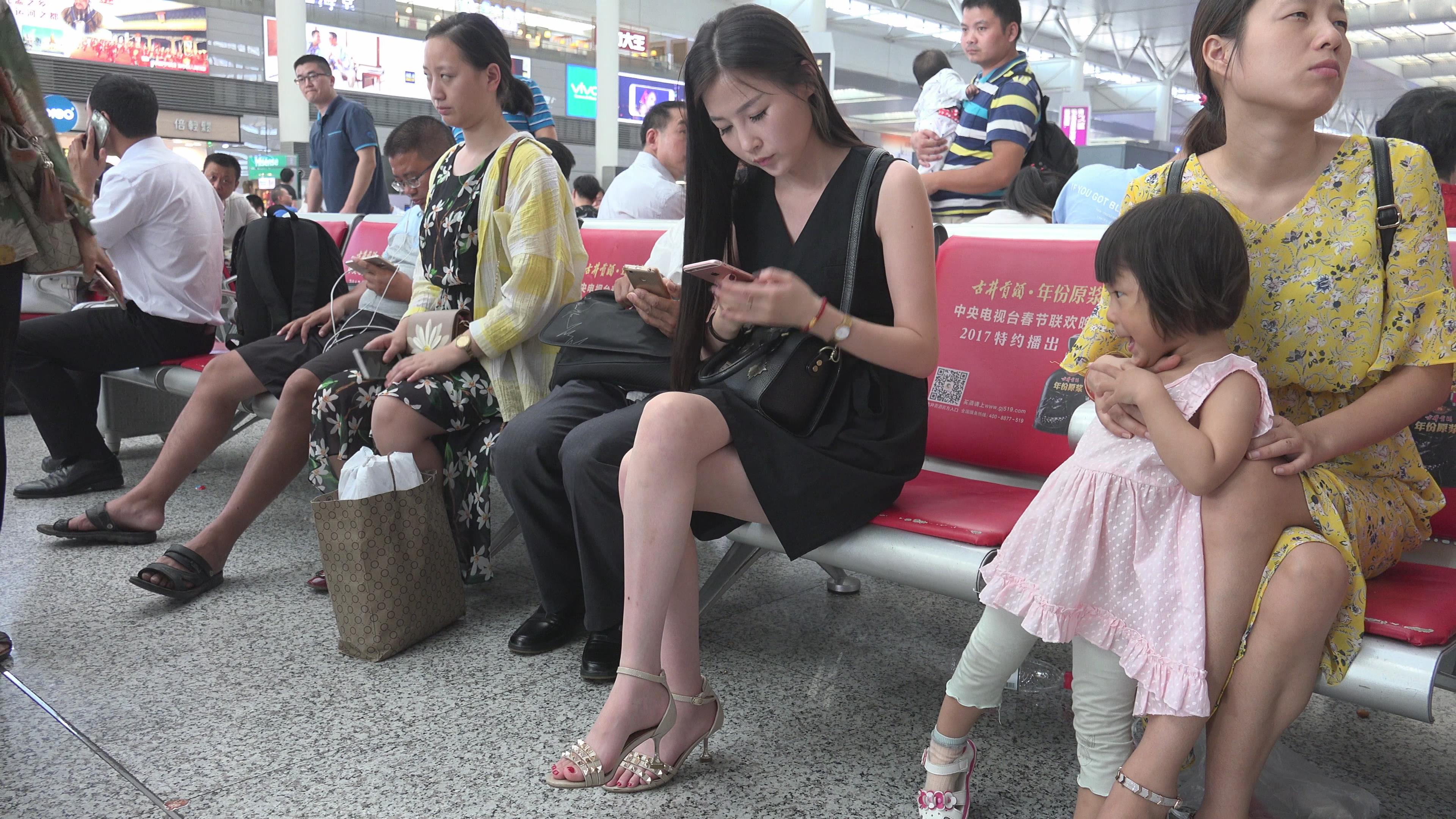 4K 黑色连衣裙凉高跟美足美女美若天仙