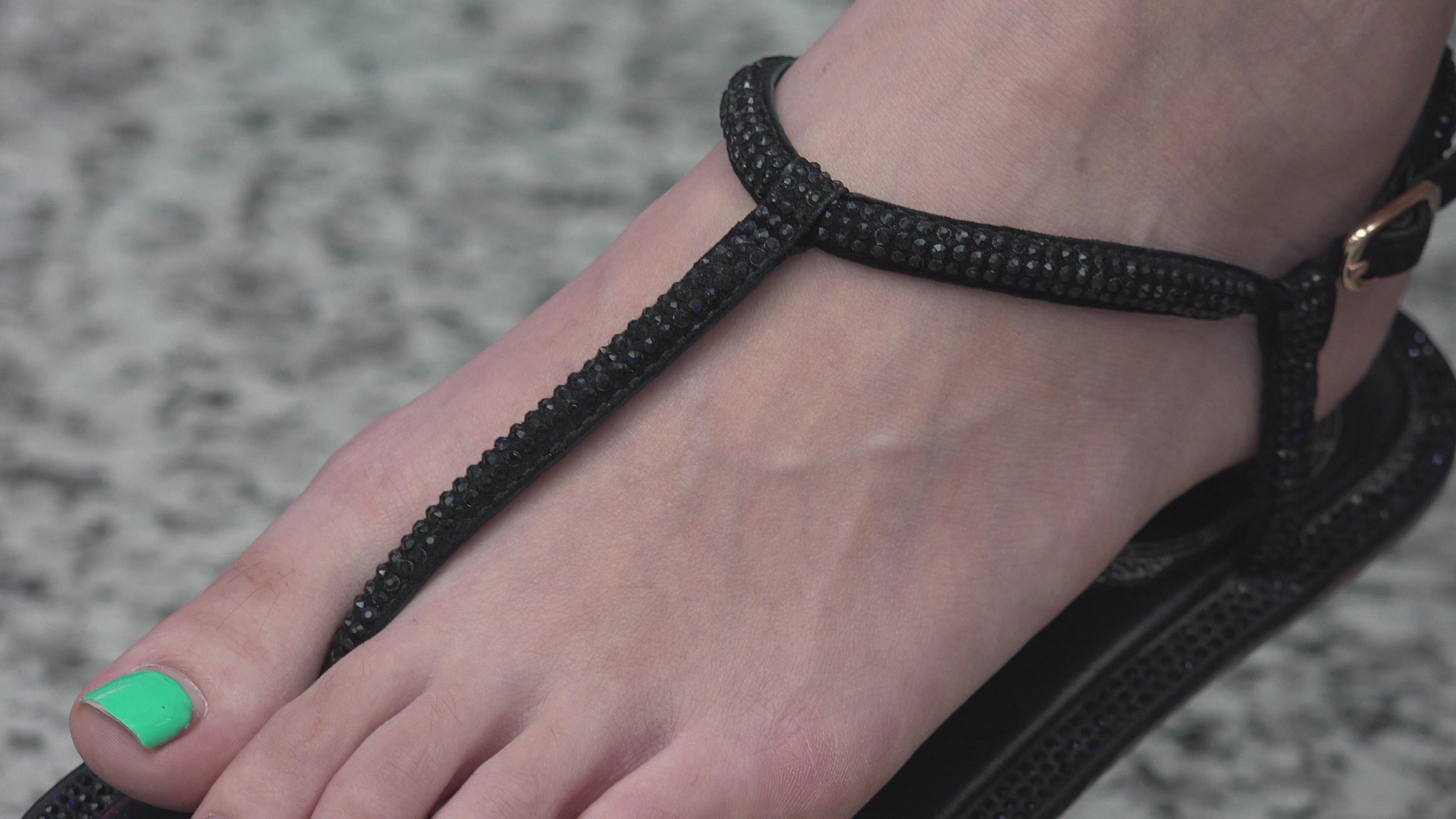 4K - 街拍小清新凉鞋美脚丫小姐姐