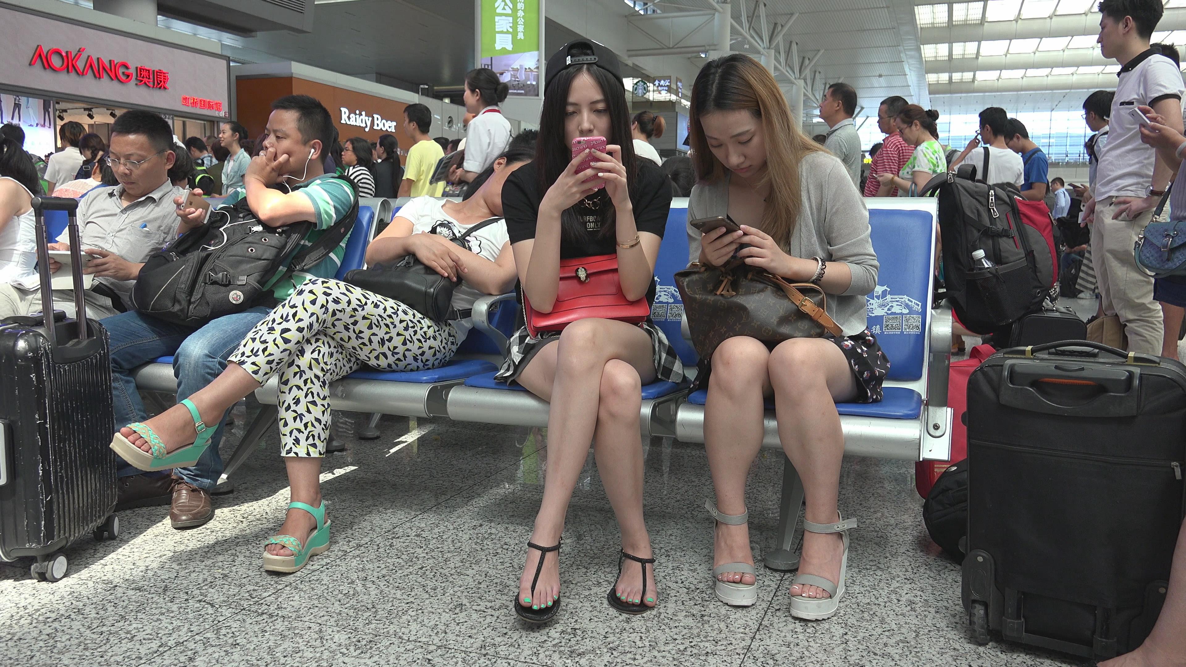 4K - 街拍小清新凉鞋美脚丫小姐姐