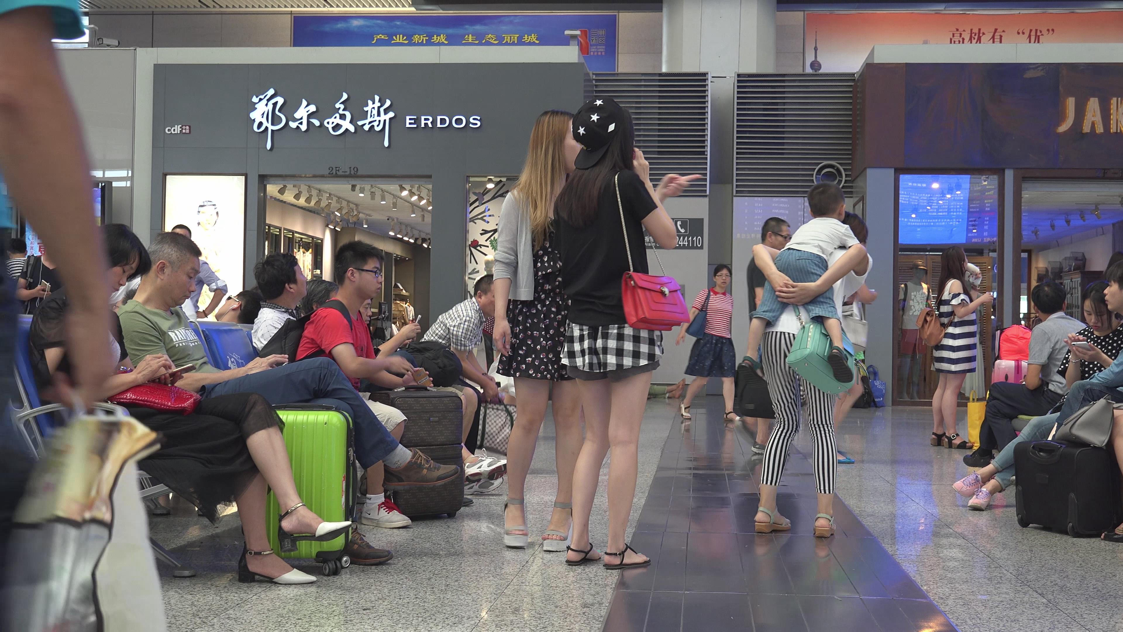 4K - 街拍小清新凉鞋美脚丫小姐姐