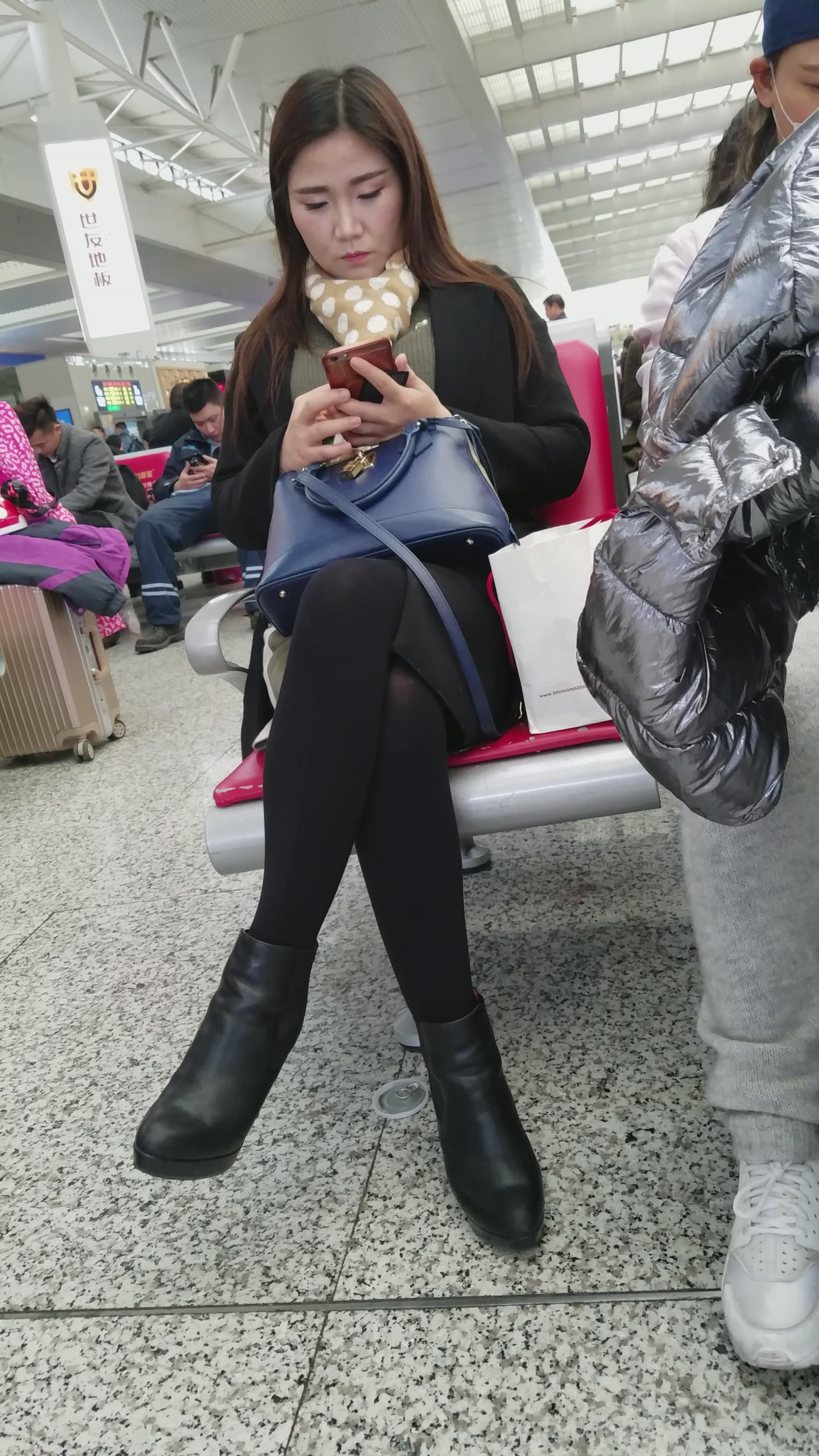 4K - 性感美腿皮鞋黑色裤袜美女