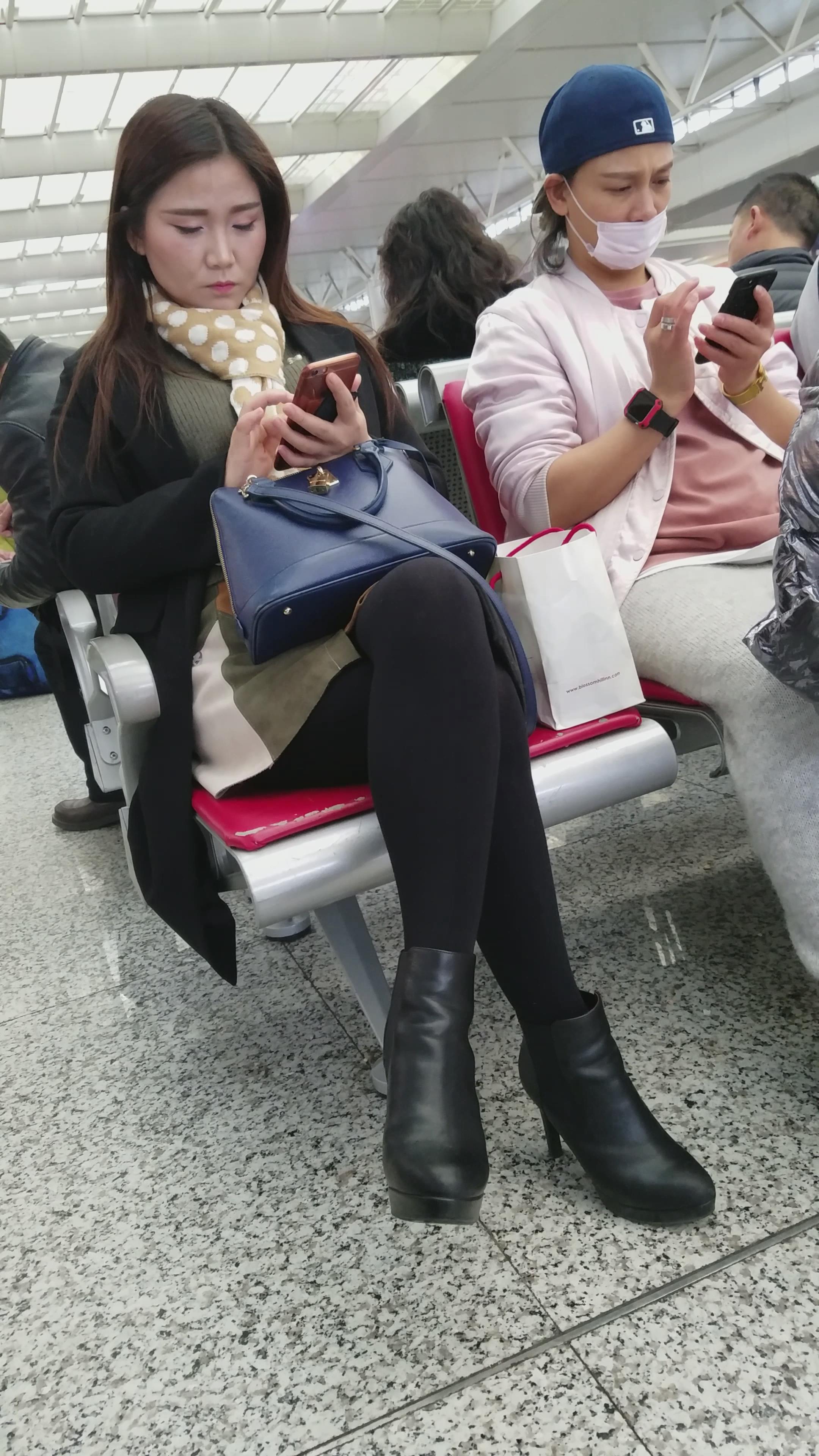 4K - 性感美腿皮鞋黑色裤袜美女