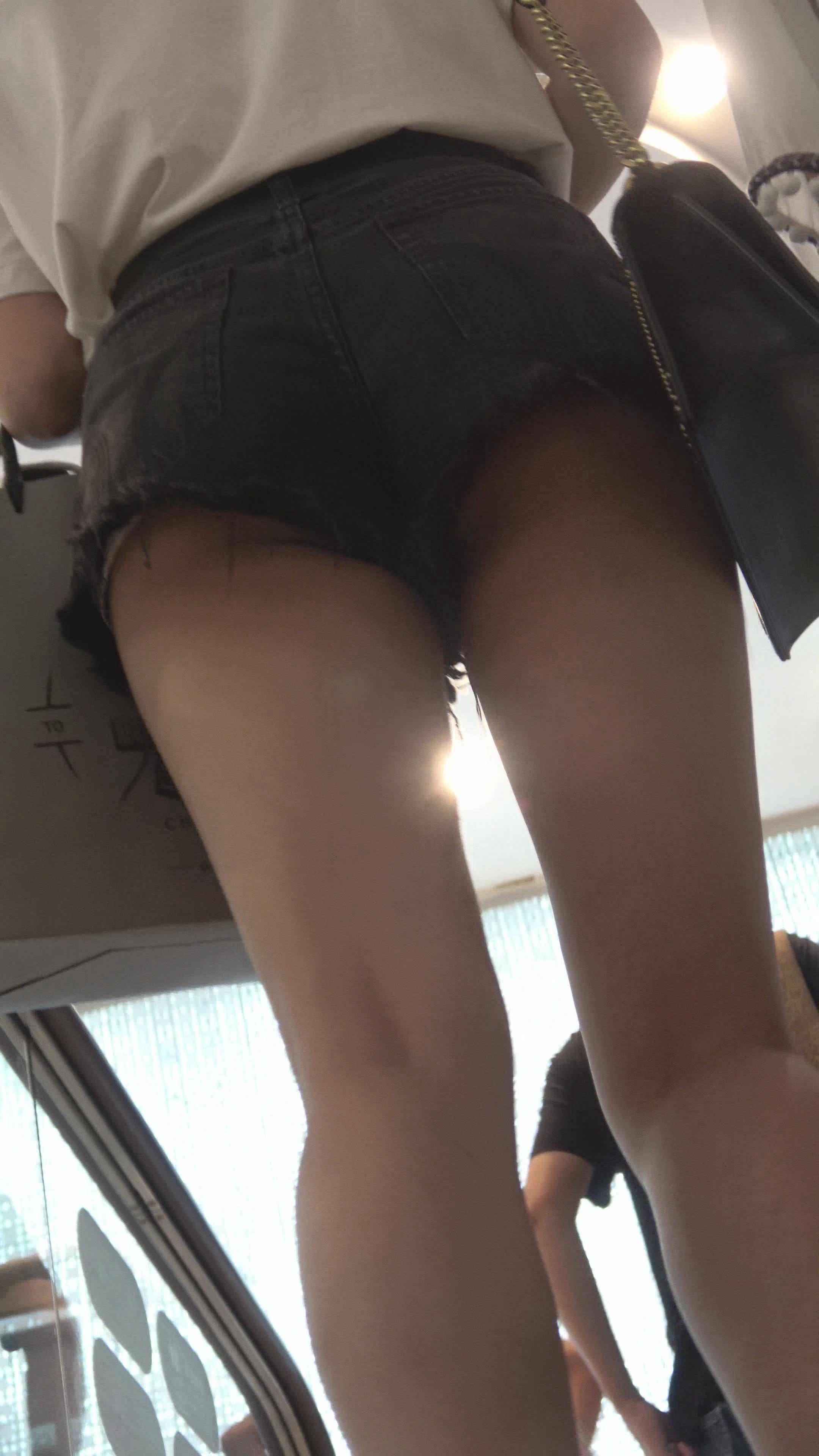 4K 逛商场的紧身热裤美眉