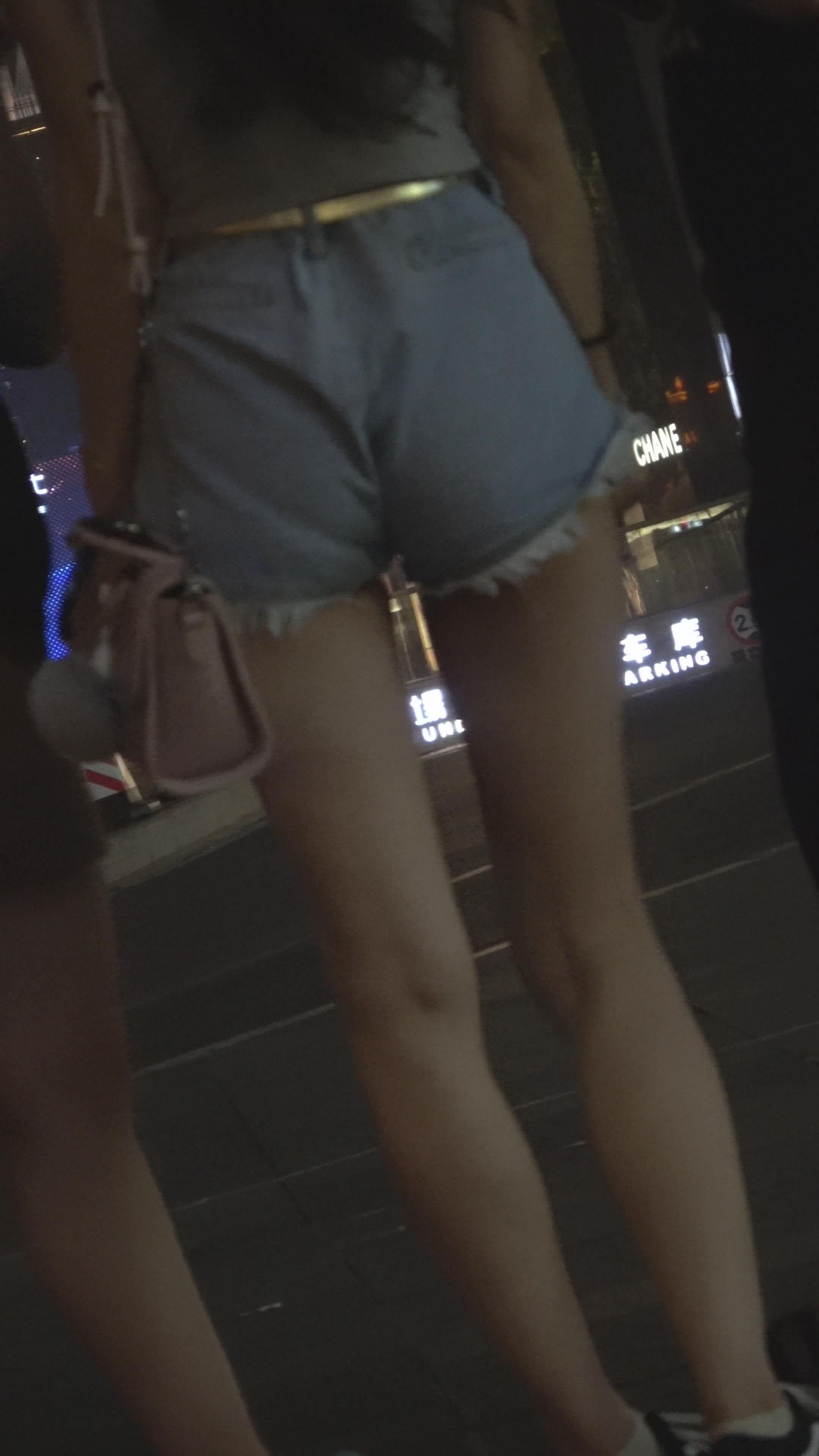 4K 逛商场的紧身热裤美眉