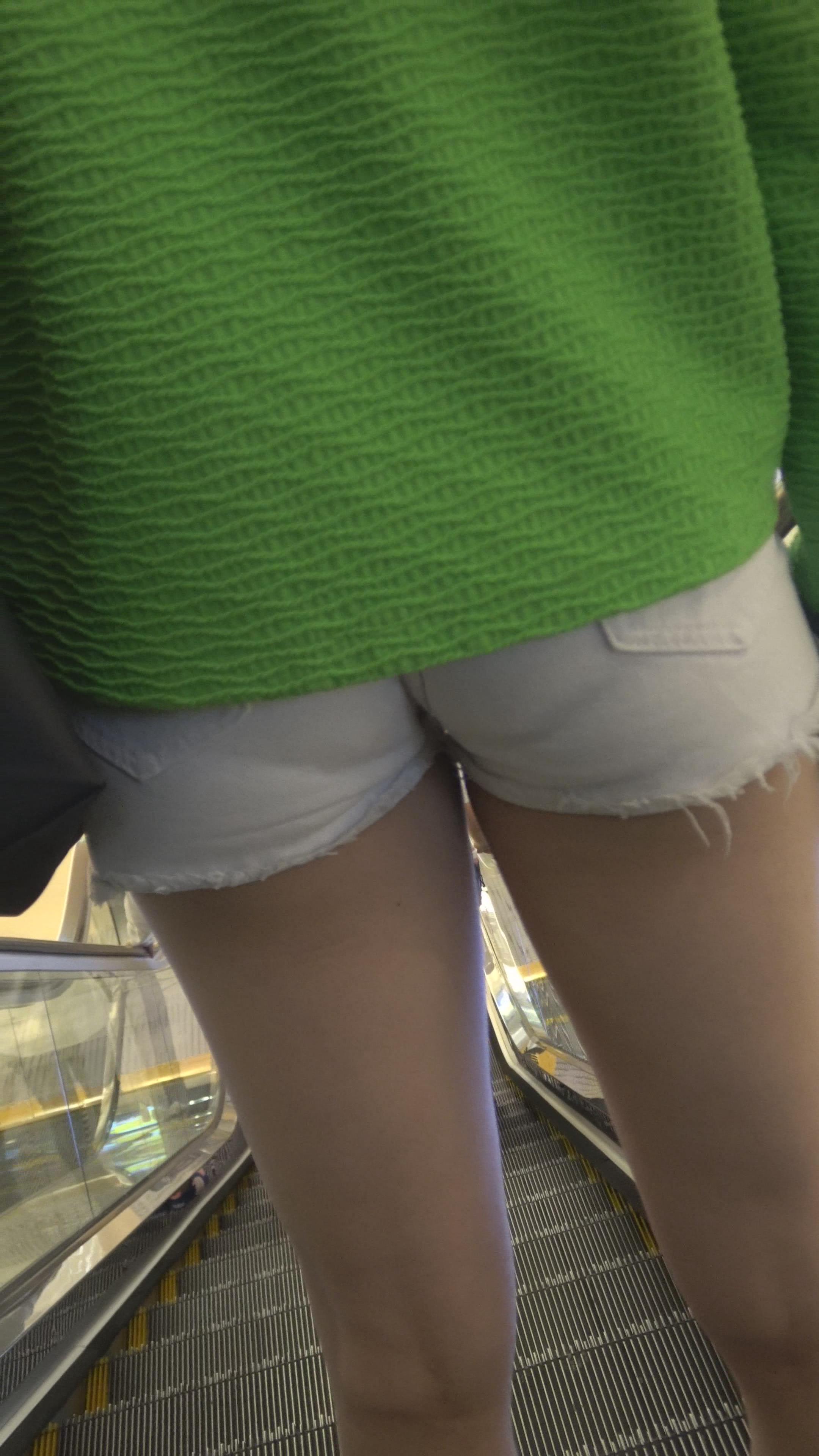 4K 逛商场的紧身热裤美眉