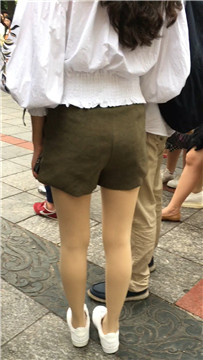 白衣白鞋街拍丝袜青春少女