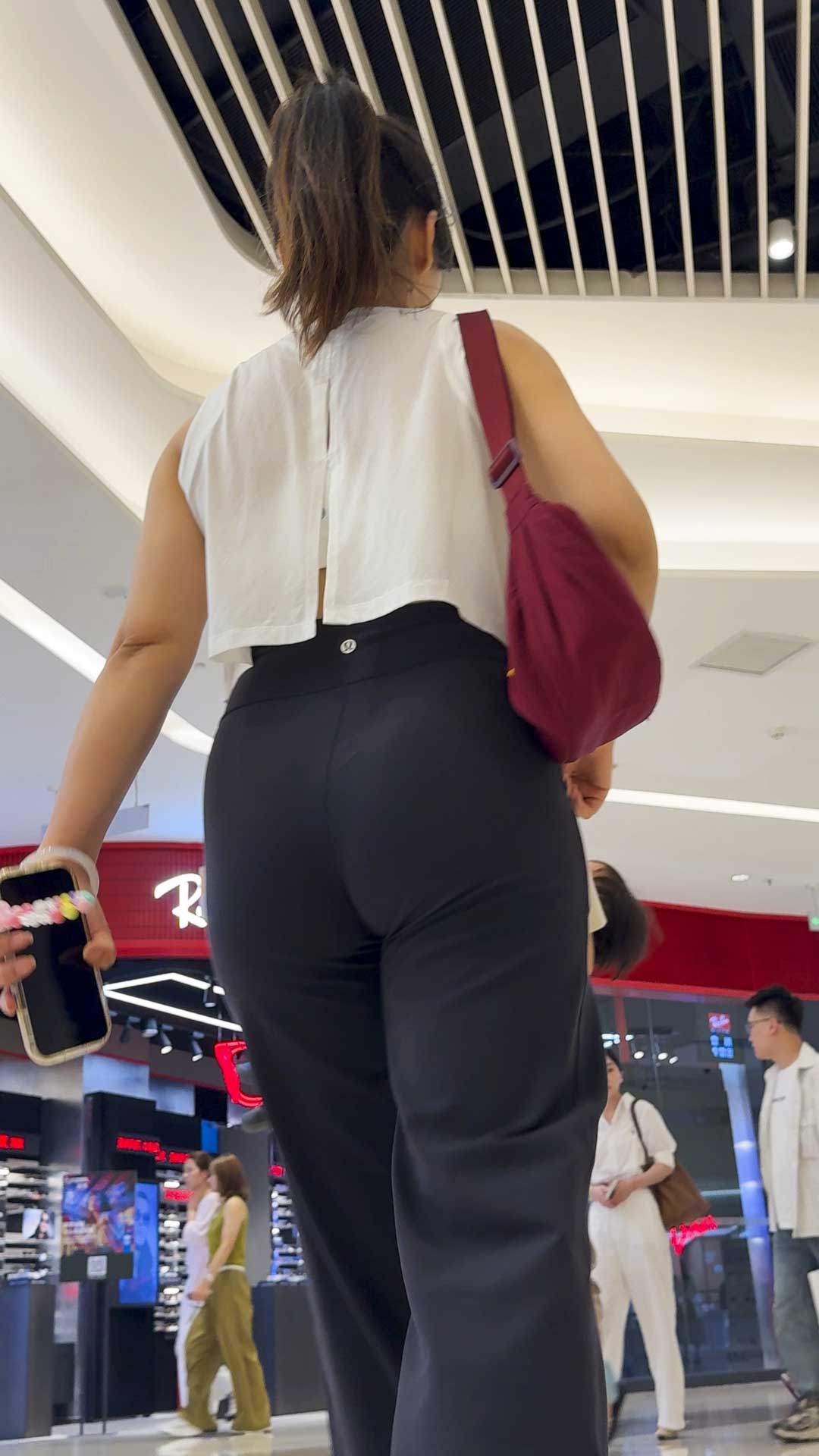 （积分75）瑜伽裤下的蜜桃臀颤抖诱惑