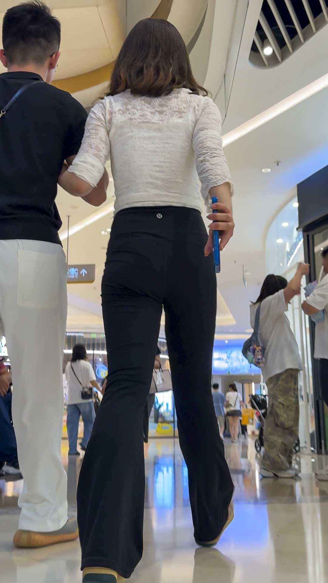 臀部在紧绷的布料下有节奏地颤动（积分121）