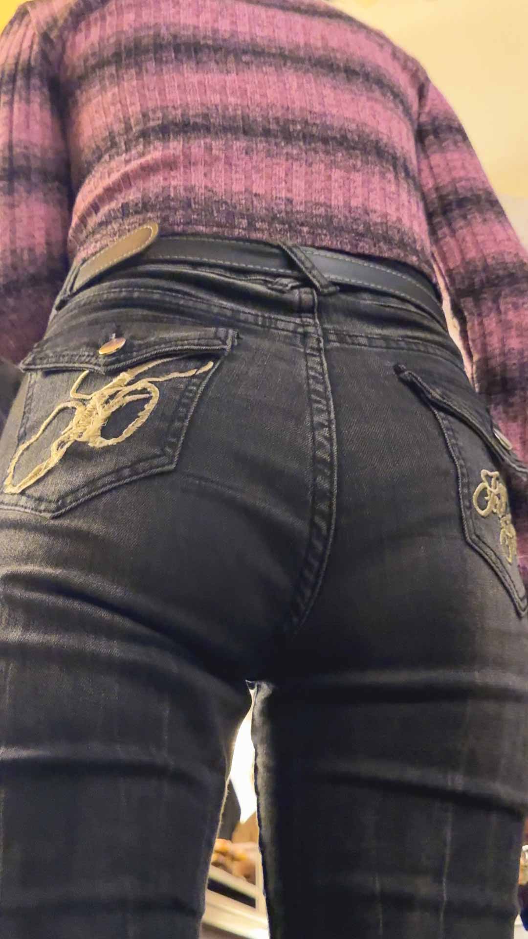 五一献礼紧身裤这臀一看就是经常被后的