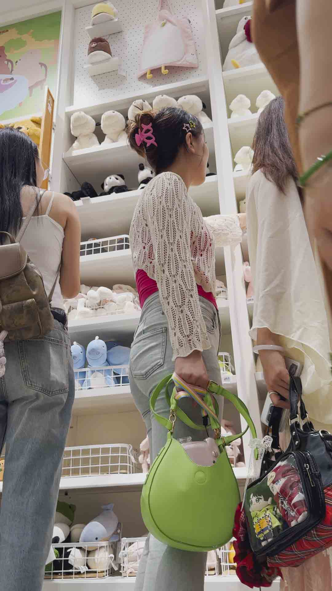 中秋献礼商场丰臀高挑长发小姐姐（积分135）