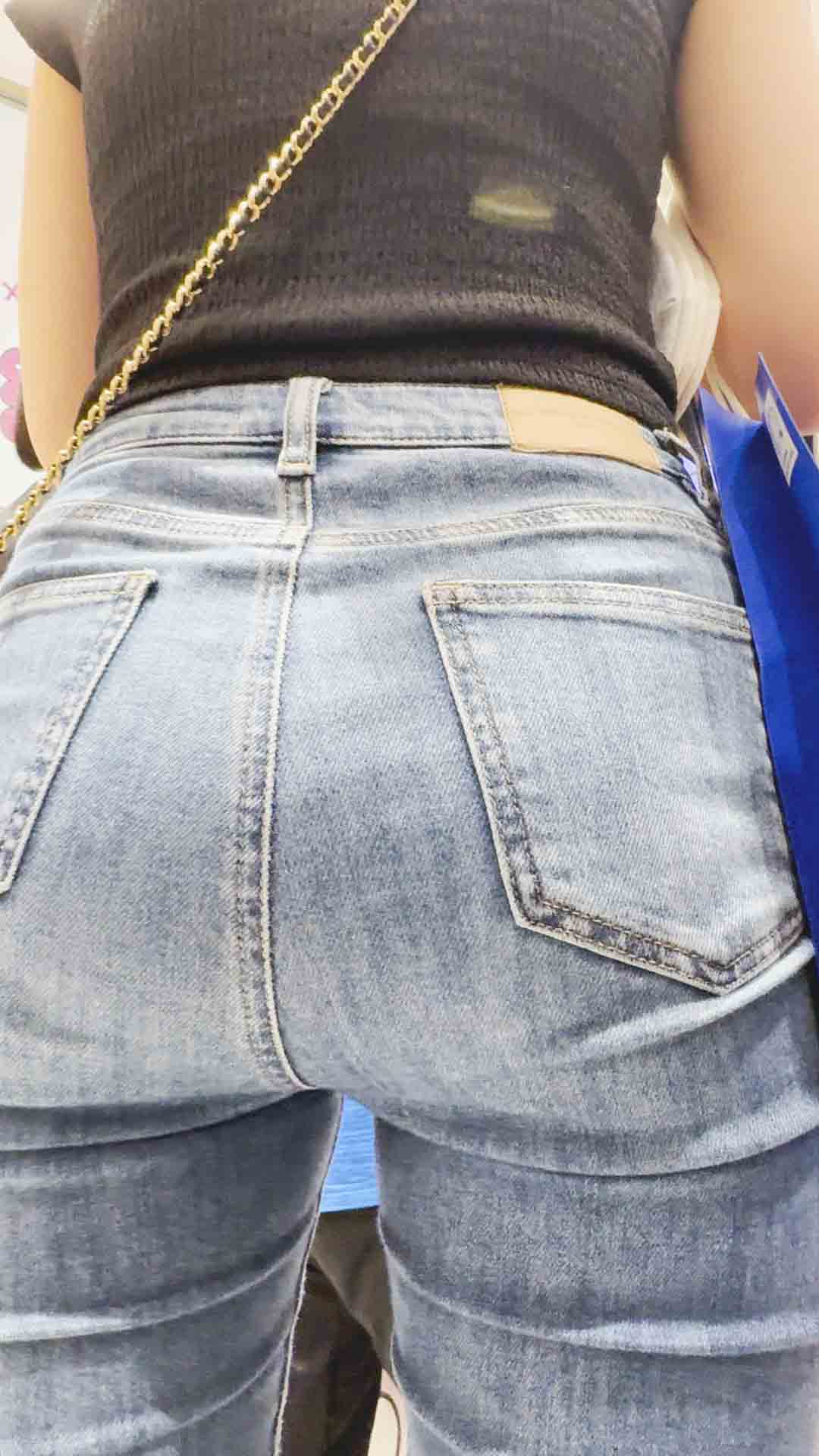 包臀牛仔成熟少妇有韵味