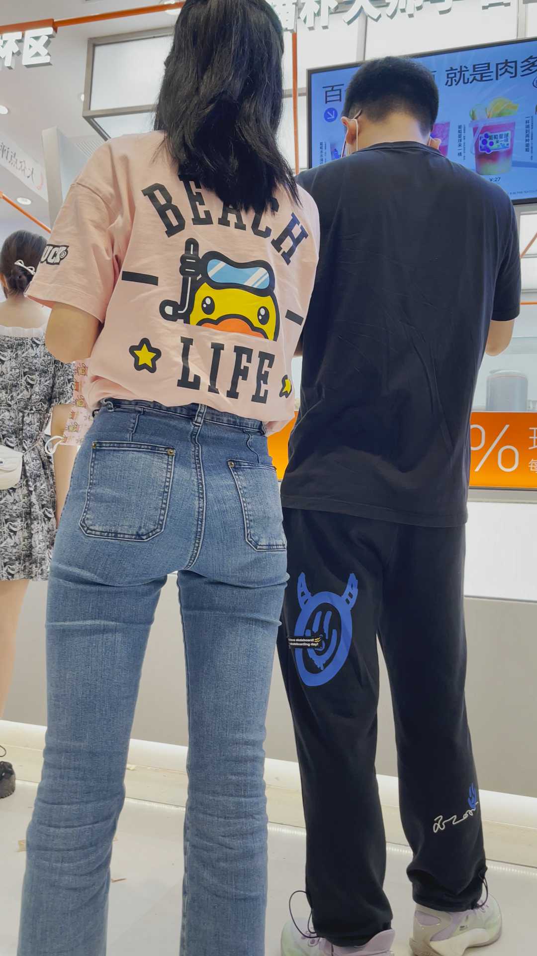 饱满圆润翘臀牛仔妹子（积分69）