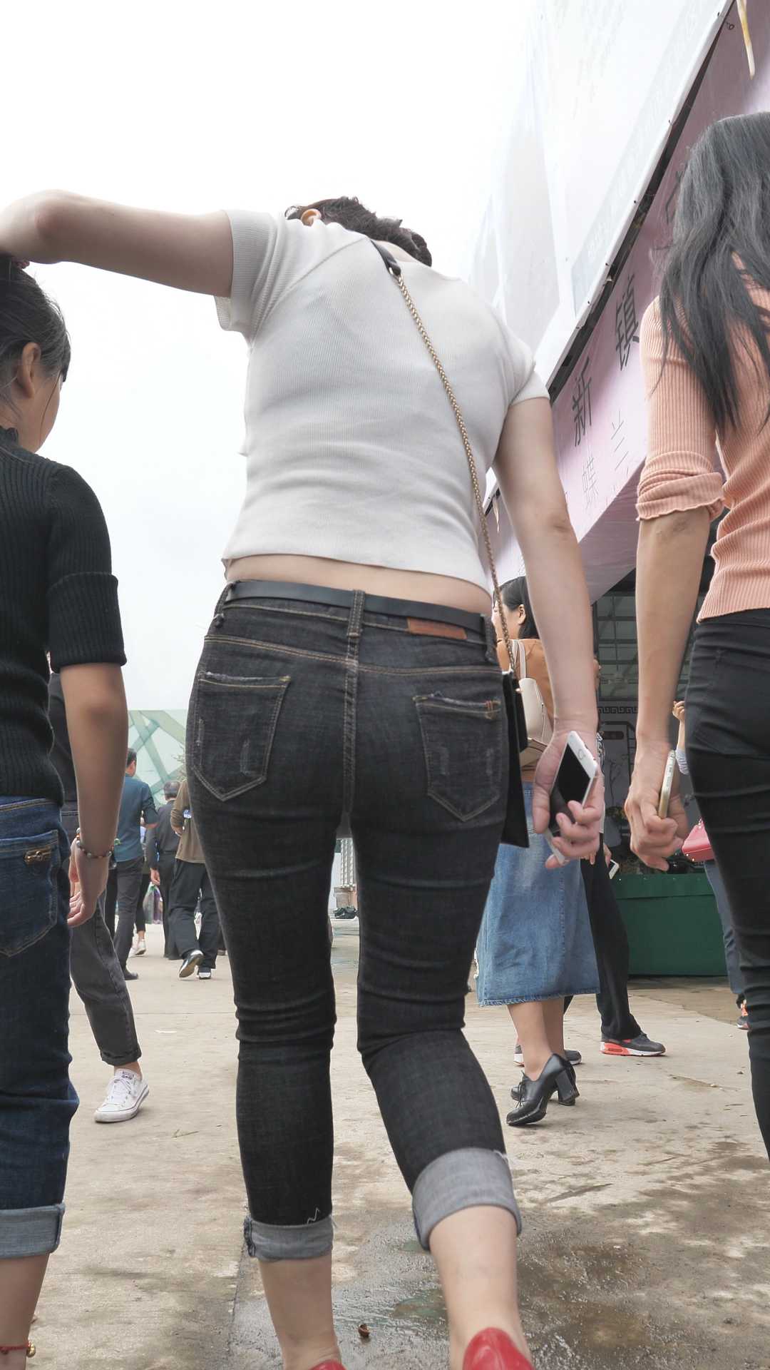 红高跟蓝牛丰臀小少妇