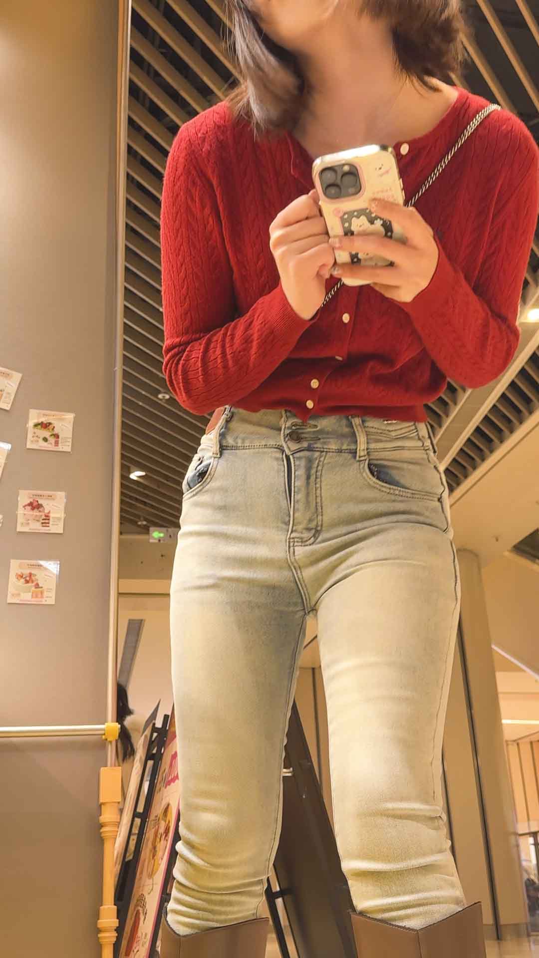 浅蓝紧身牛仔裤极品翘臀女神