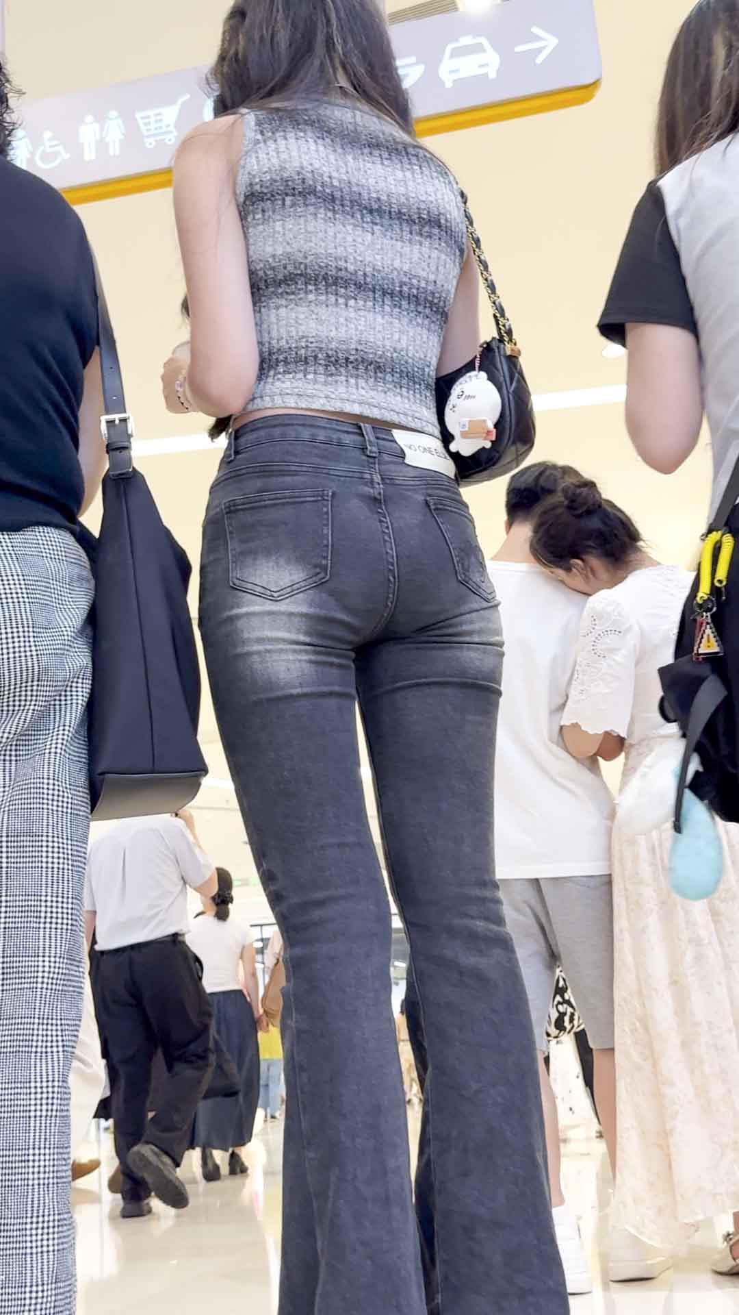 灰黑牛仔裤性感浪勾魂摄魄