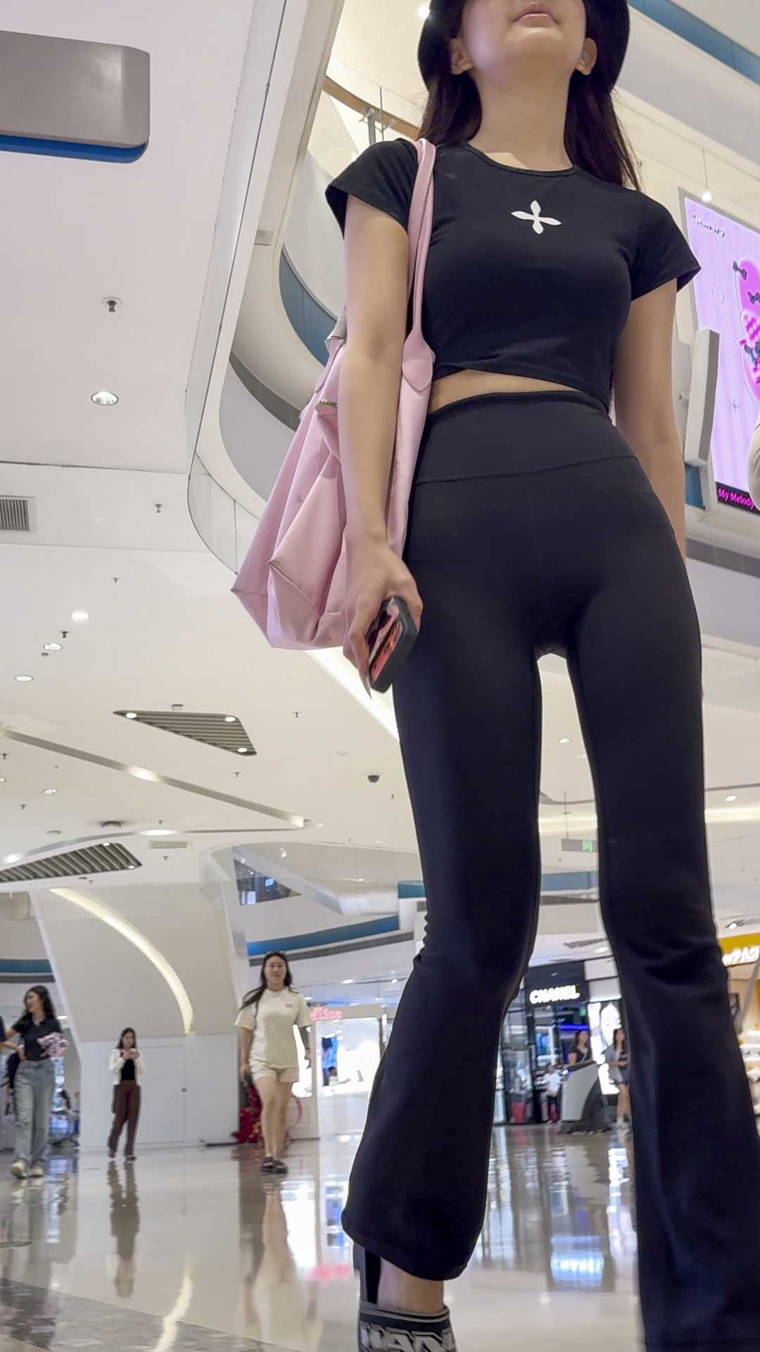 黑色高腰喇叭瑜伽裤翘臀紧绷弹跳巨臀