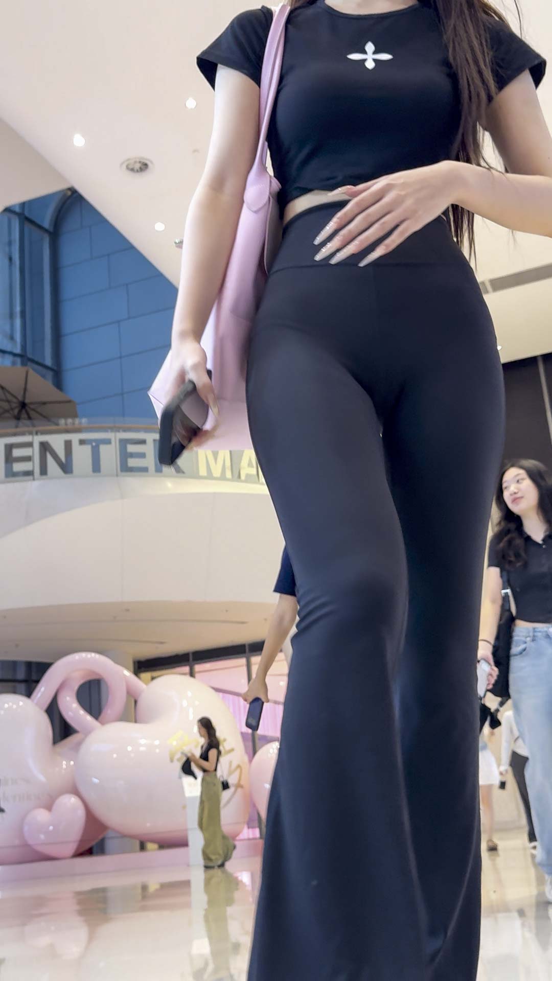 黑色高腰喇叭瑜伽裤翘臀紧绷弹跳巨臀