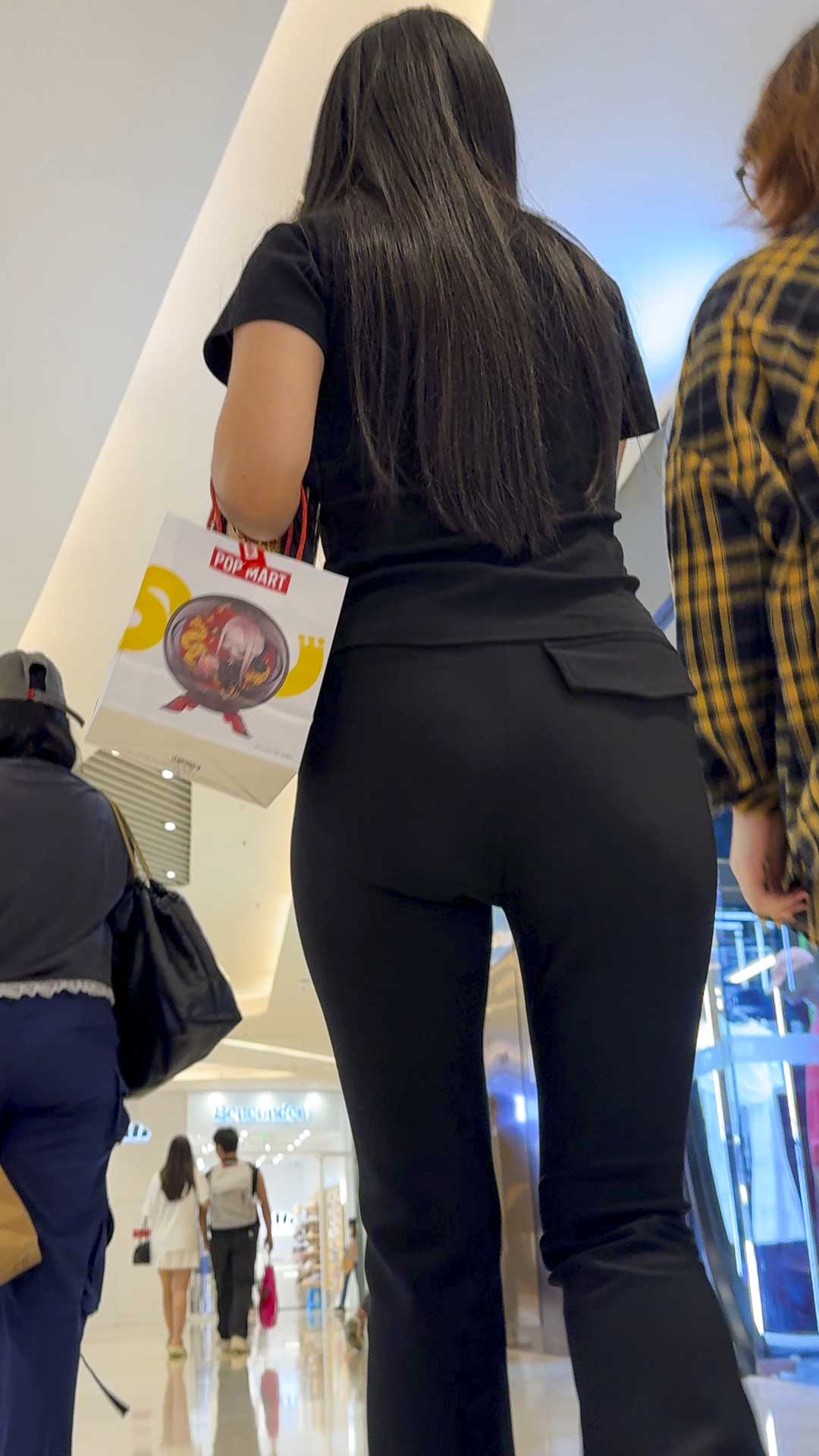 蜜桃巨臀超紧包臀黑色紧身裤