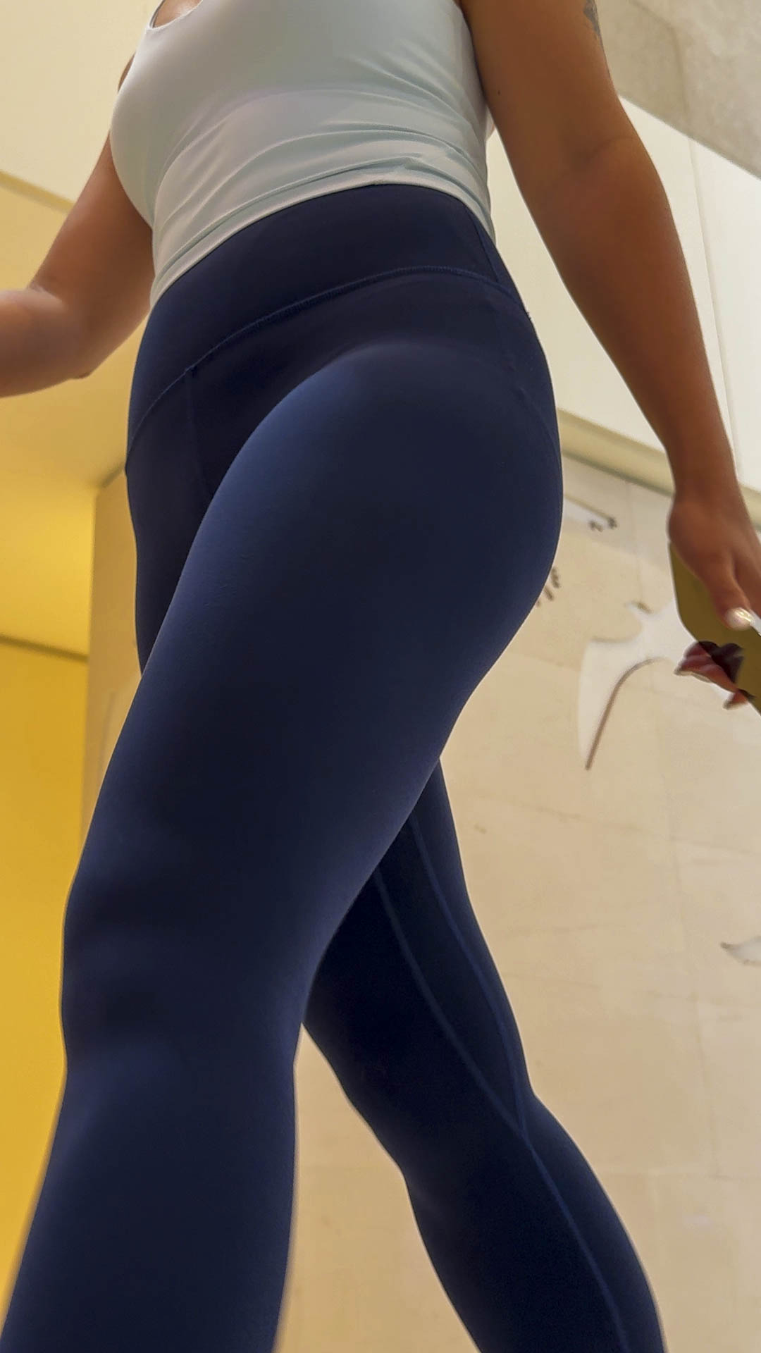 深蓝瑜伽裤翘臀紧绷弹跳