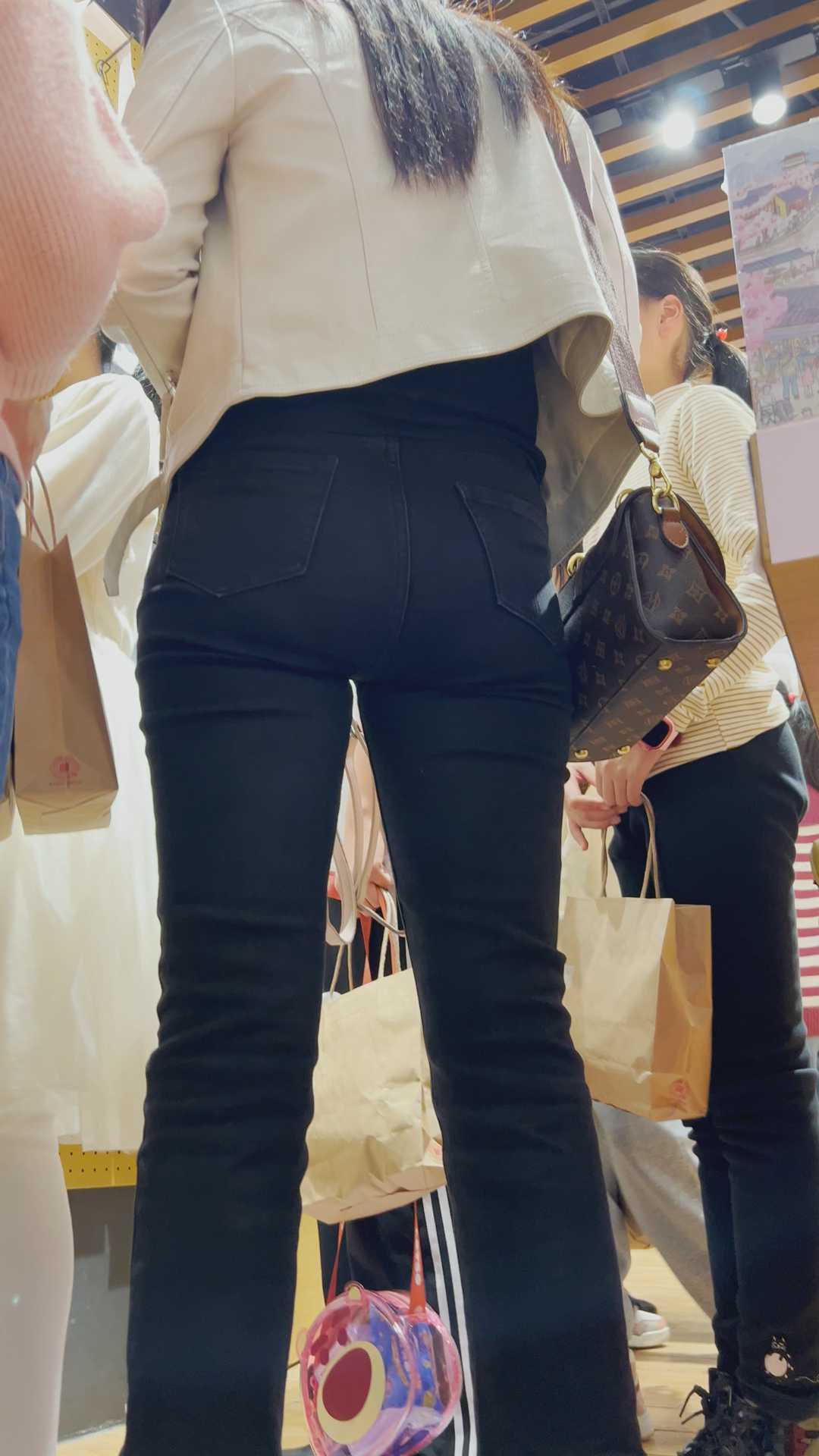 春节献礼黑牛仔大宽臀小姐姐