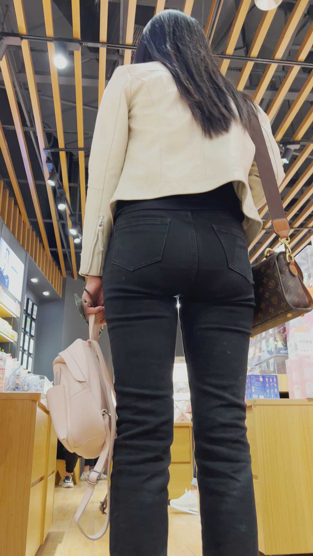 春节献礼黑牛仔大宽臀小姐姐