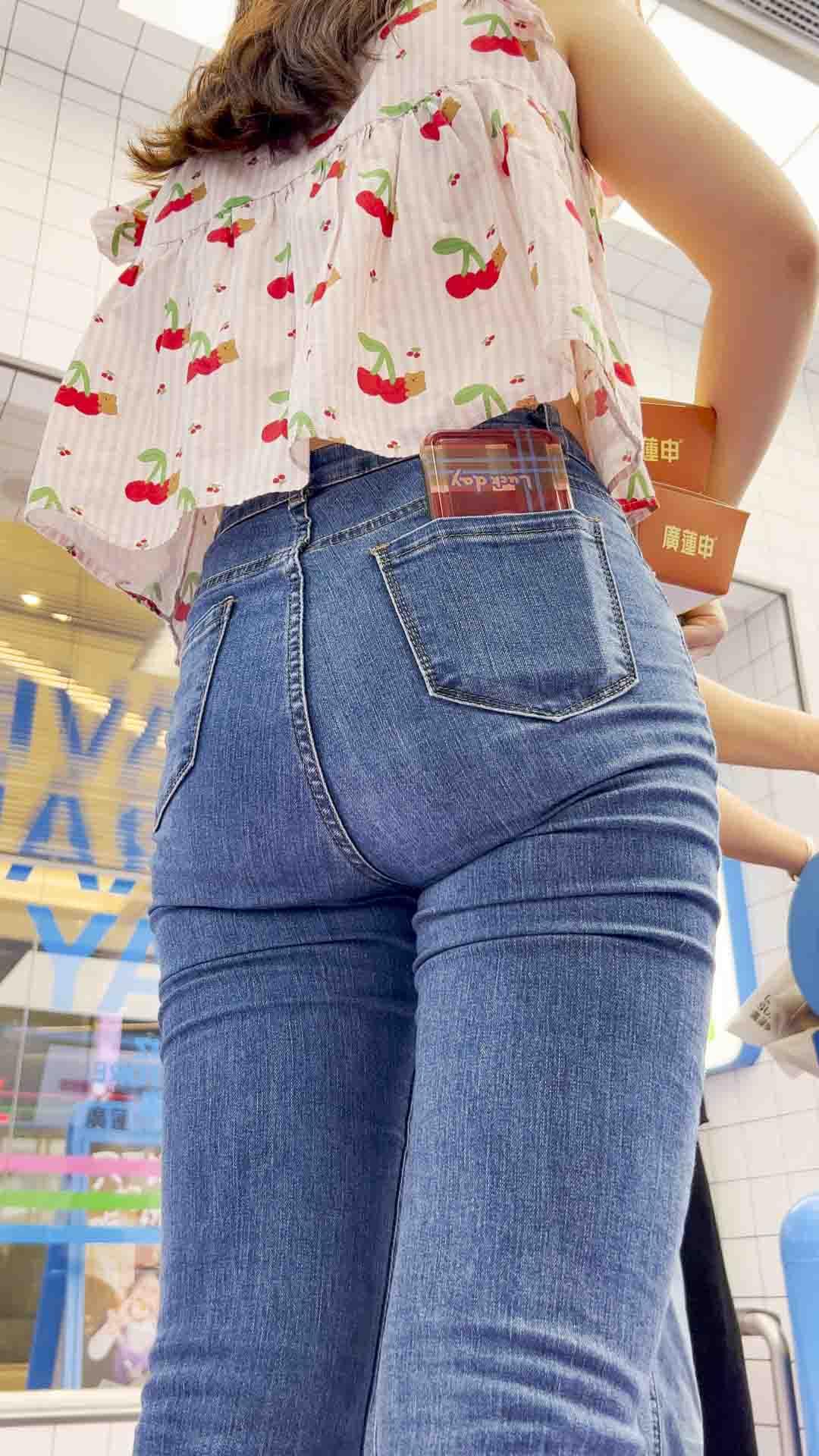 （积分3577）春节献礼超紧身宽大臀小姐姐特写