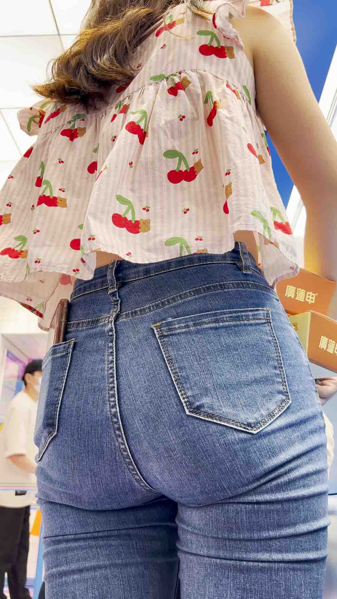 （积分3577）春节献礼超紧身宽大臀小姐姐特写