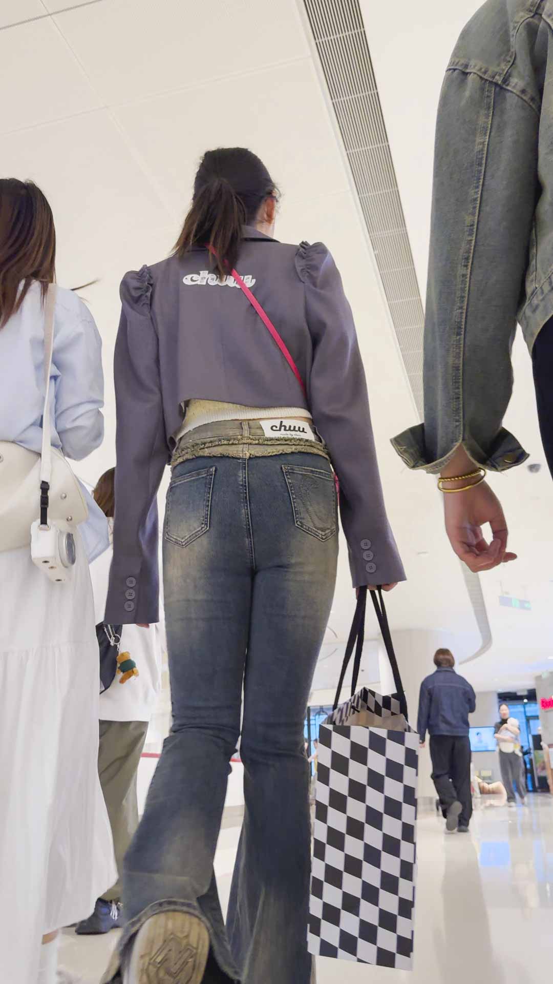 春节献礼牛仔超丰臀美女小姐姐