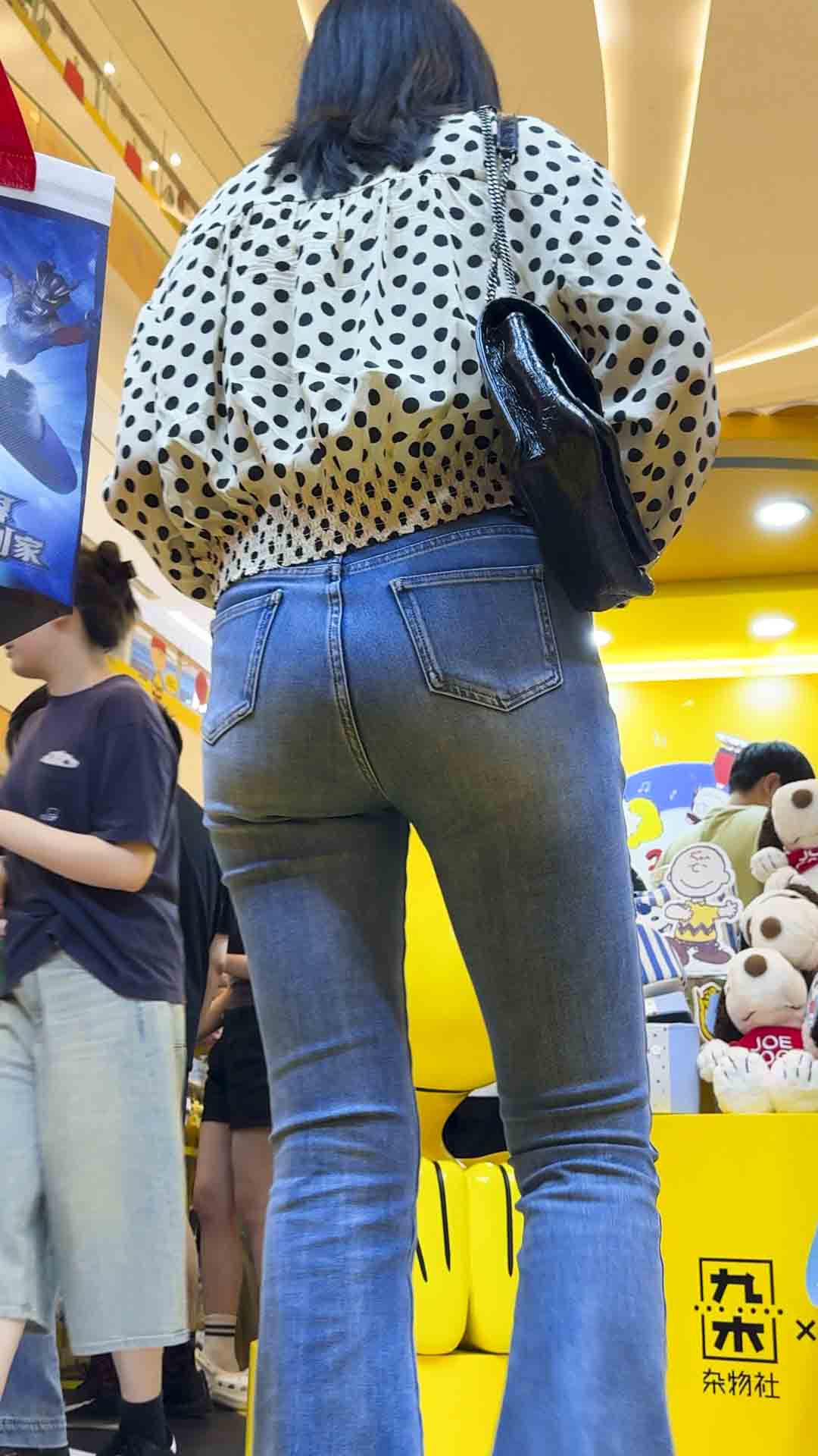 春节献礼紧身牛仔裤下的肉感天堂，勒痕直指核心