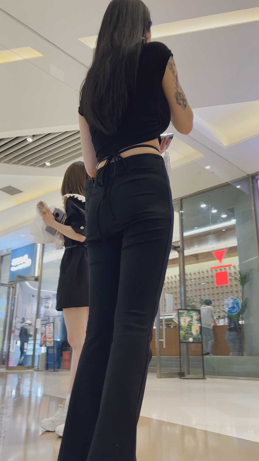 春节献礼极品黑西裤露腰胸器小姐姐