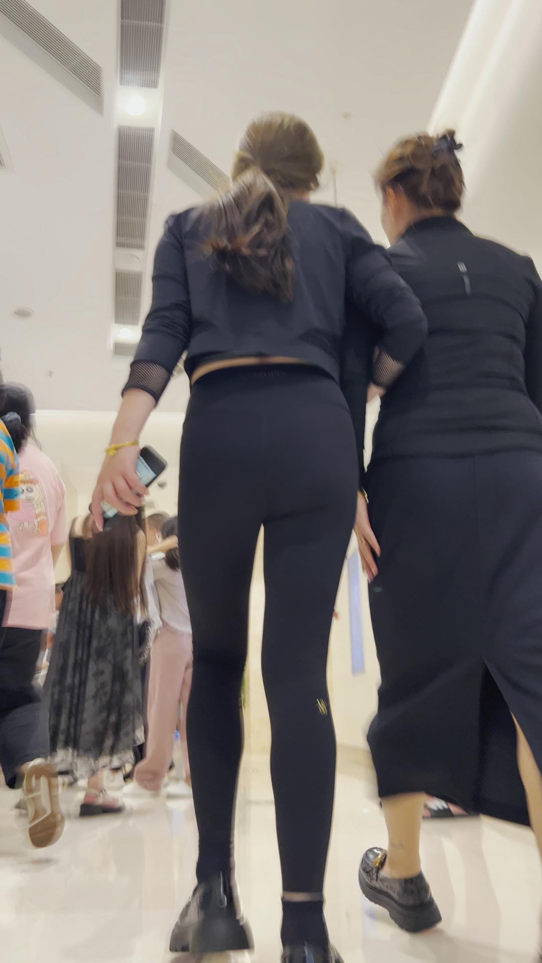 春节献礼饱满大翘臀健身裤上电梯