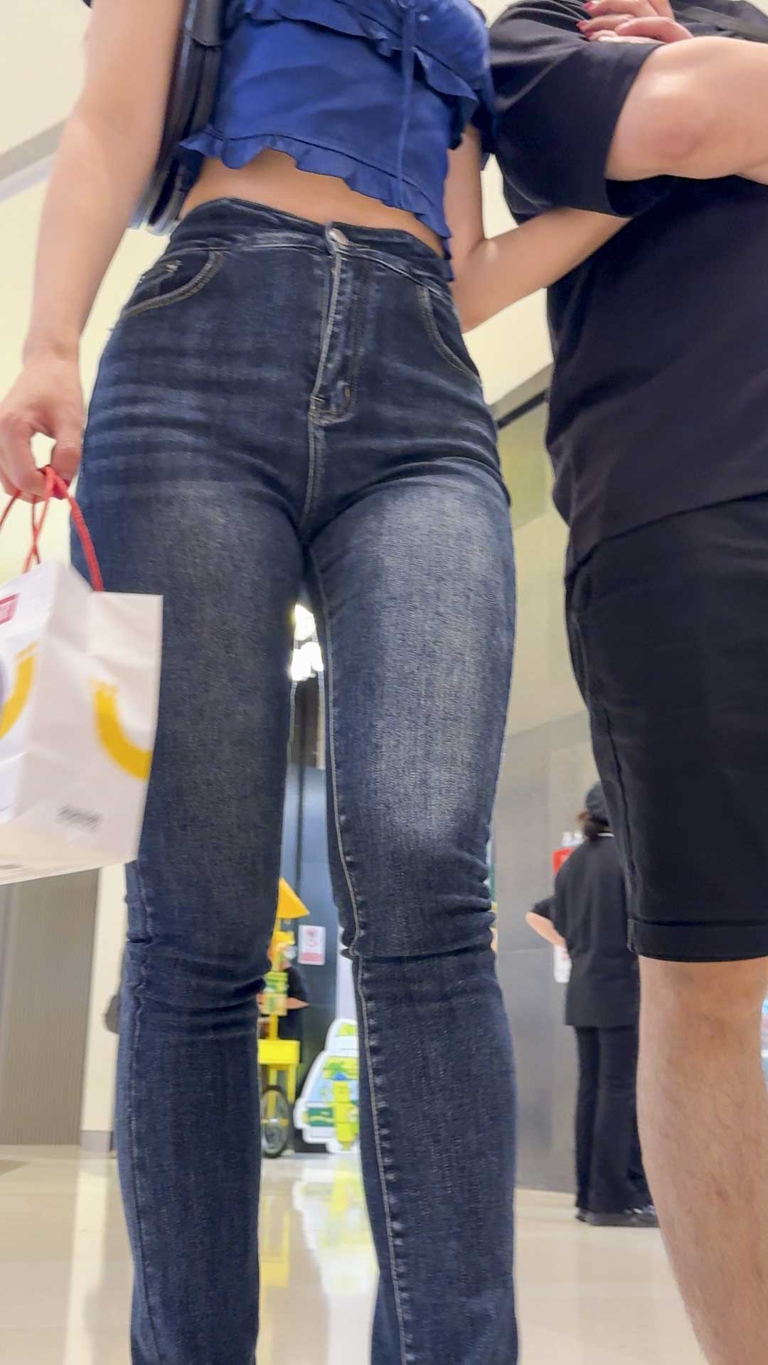 金三角紧臀蓝牛妹子