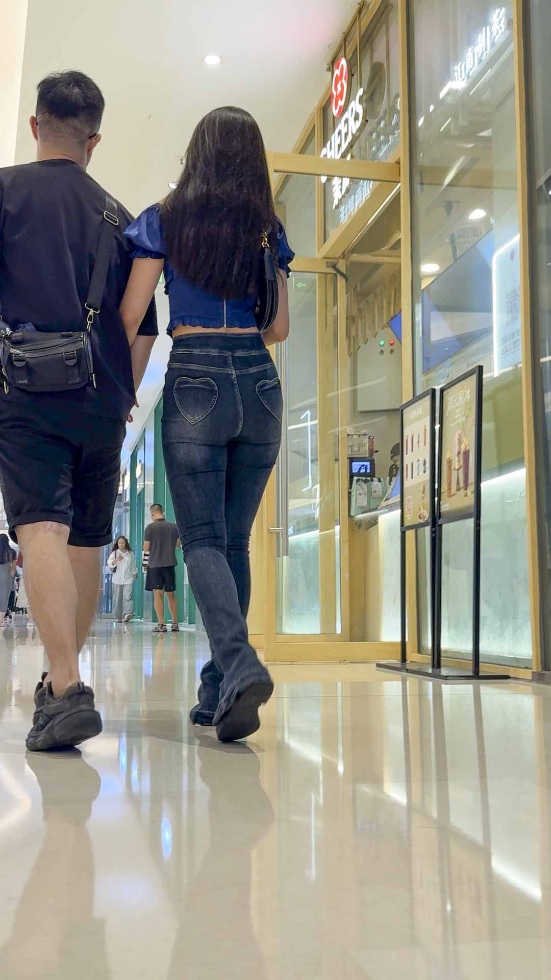 金三角紧臀蓝牛妹子