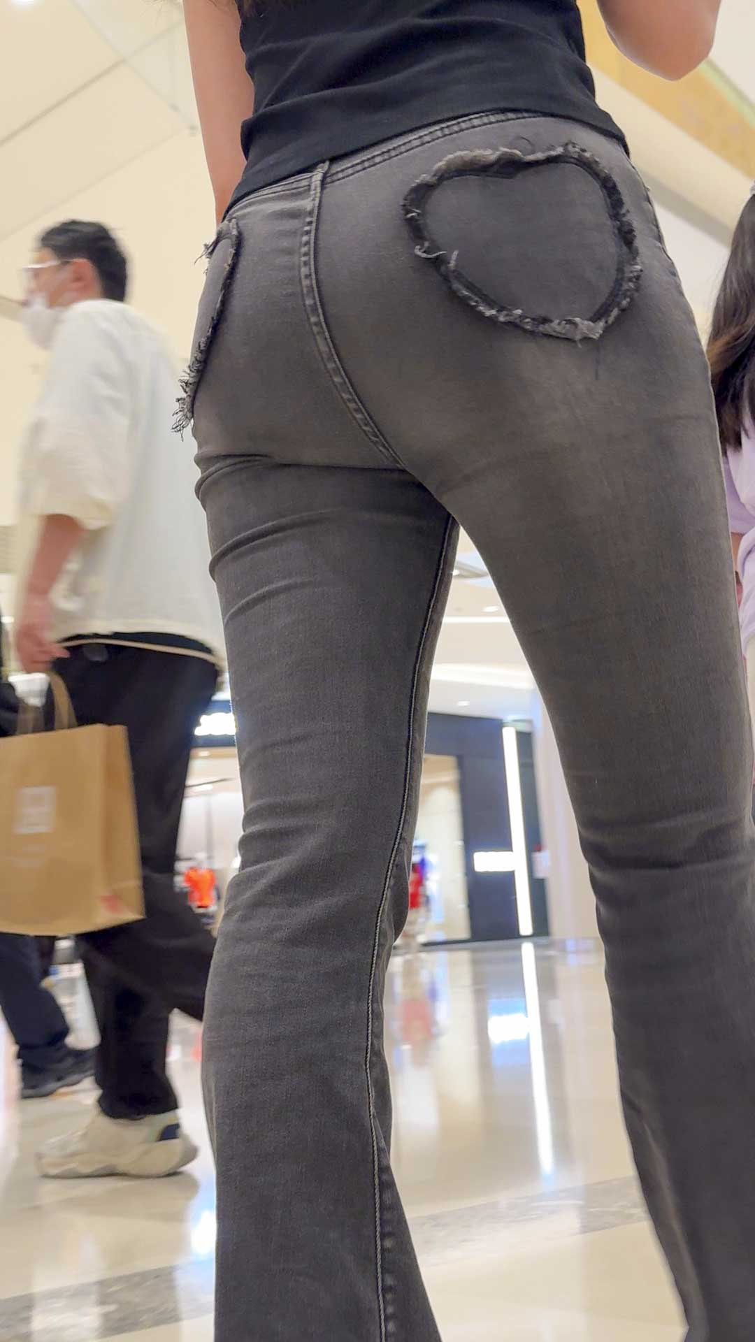 包臀灰牛仔紧身少妇