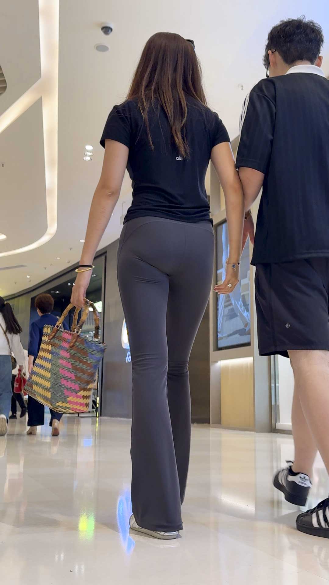 性感翘臀瑜伽裤小姐姐