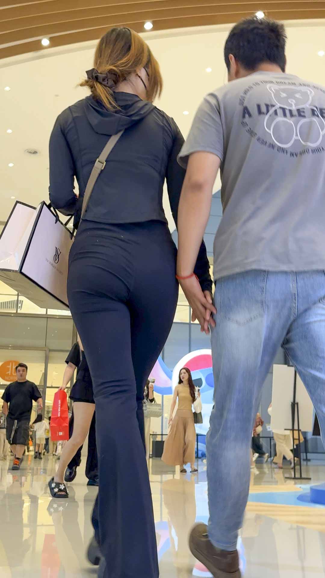 细腰大宽臀黑裤重口味小姐姐