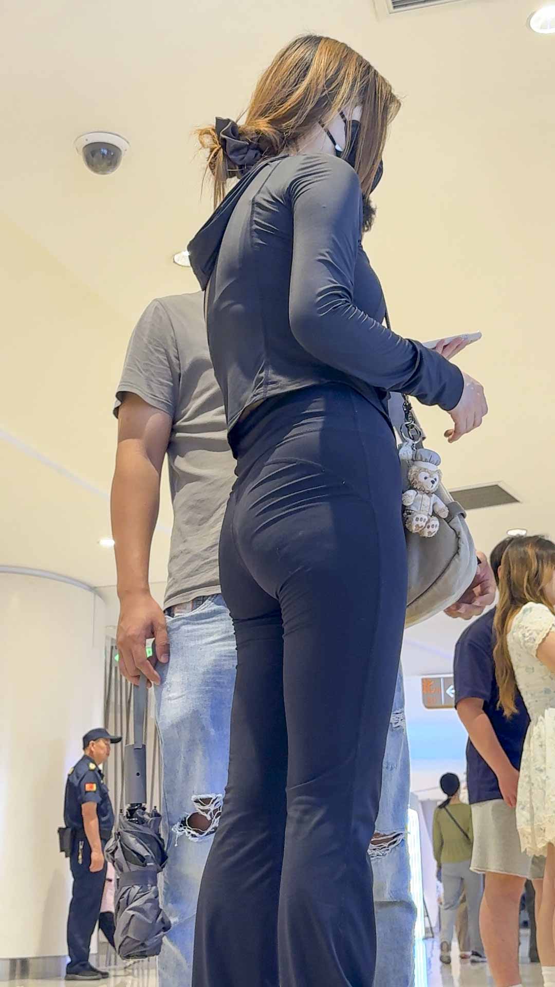 细腰大宽臀黑裤重口味小姐姐