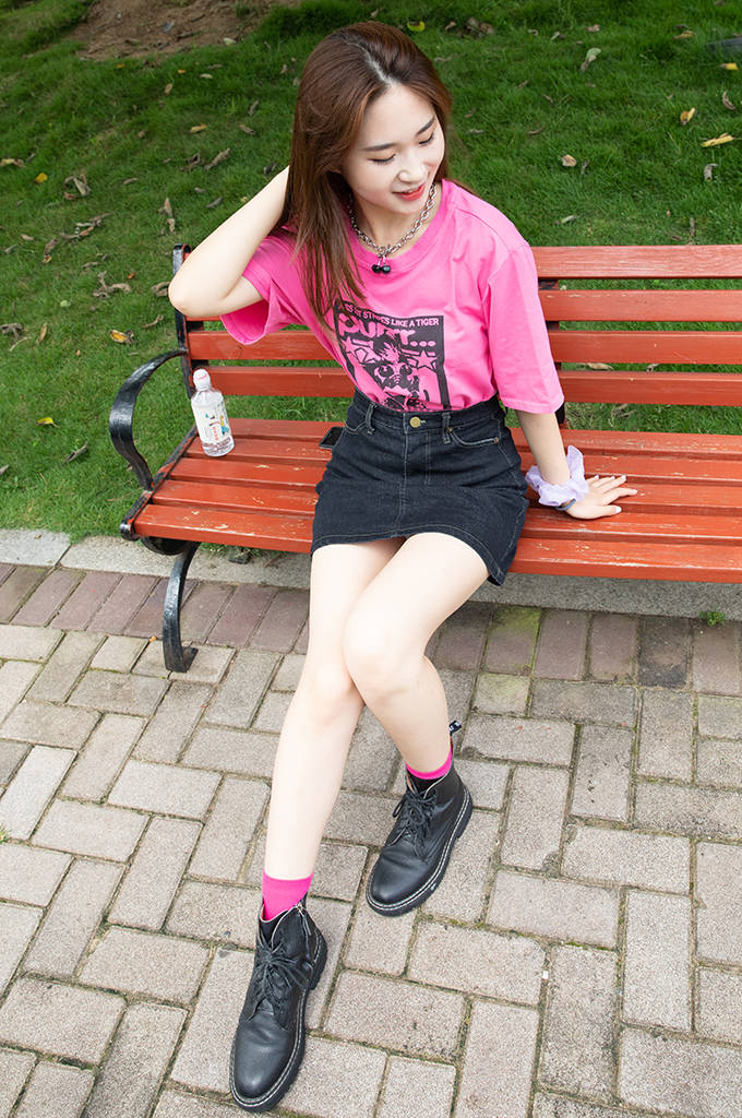 马丁靴、白腿、棉袜