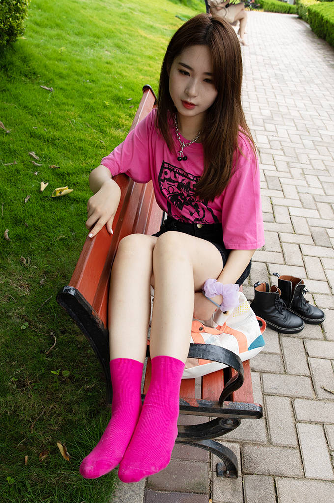 马丁靴、白腿、棉袜