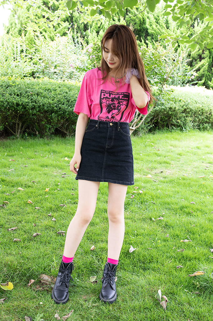 马丁靴、白腿、棉袜