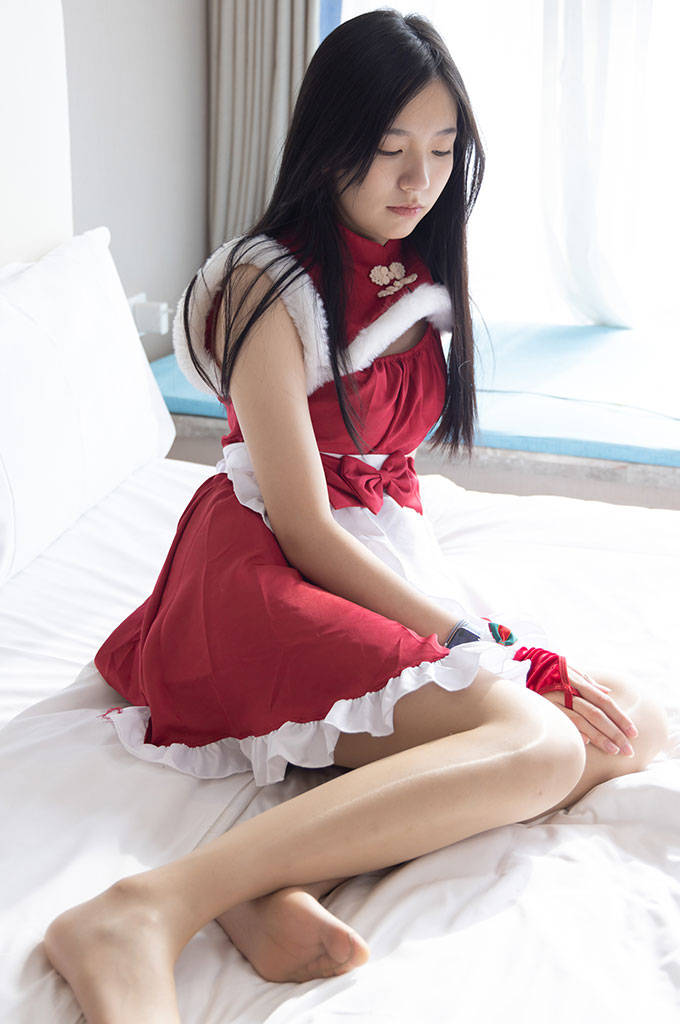 华伦天奴高跟鞋、油亮肉丝、油亮白丝、圣诞服、长发长腿美女