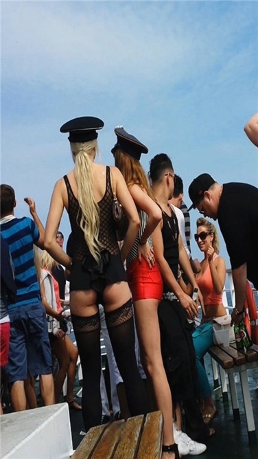 金发碧眼的SW圆臀MT美女[237M/MP4]