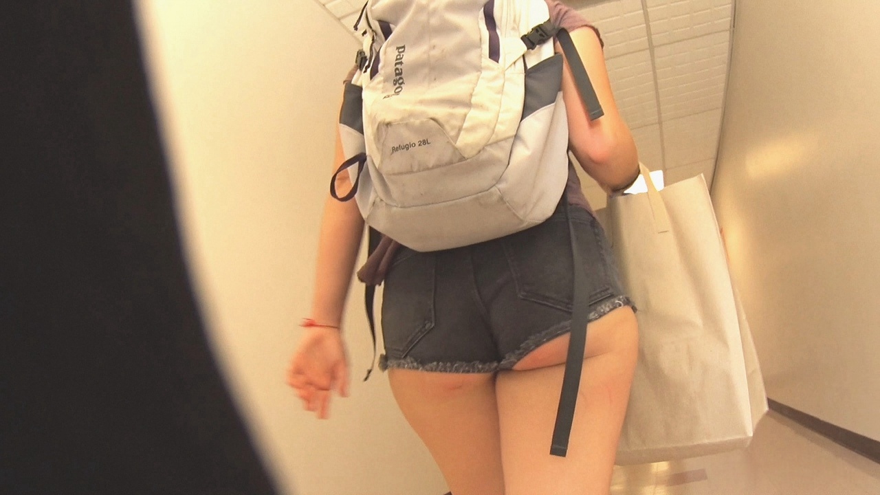 大学校园跟拍牛仔热裤饱满肥臀大学生洋妞[395M/MOV]